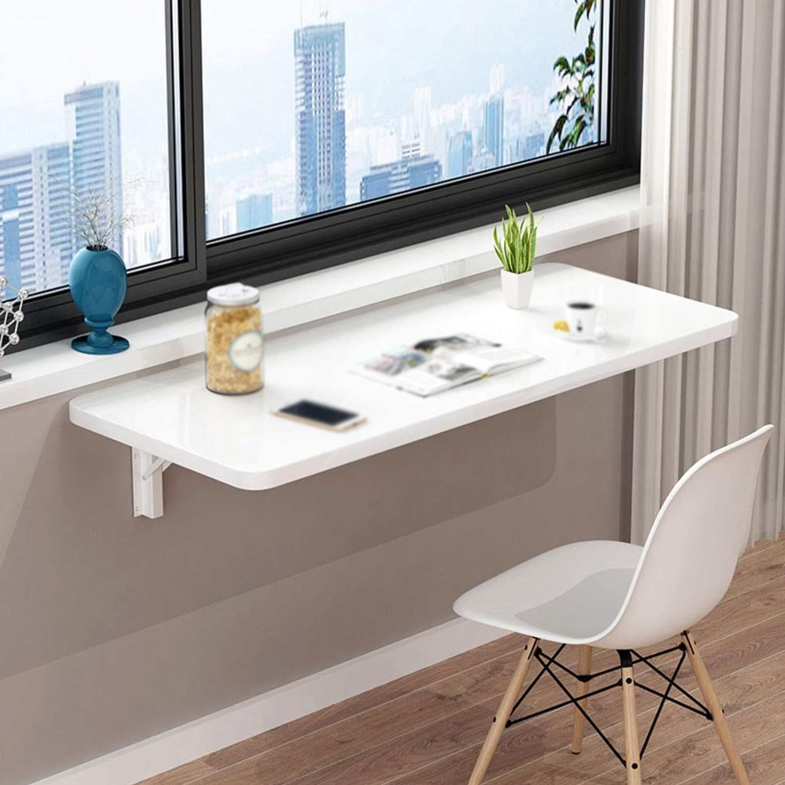 Table murale pliable gain de place pour optimiser les pièces étroites