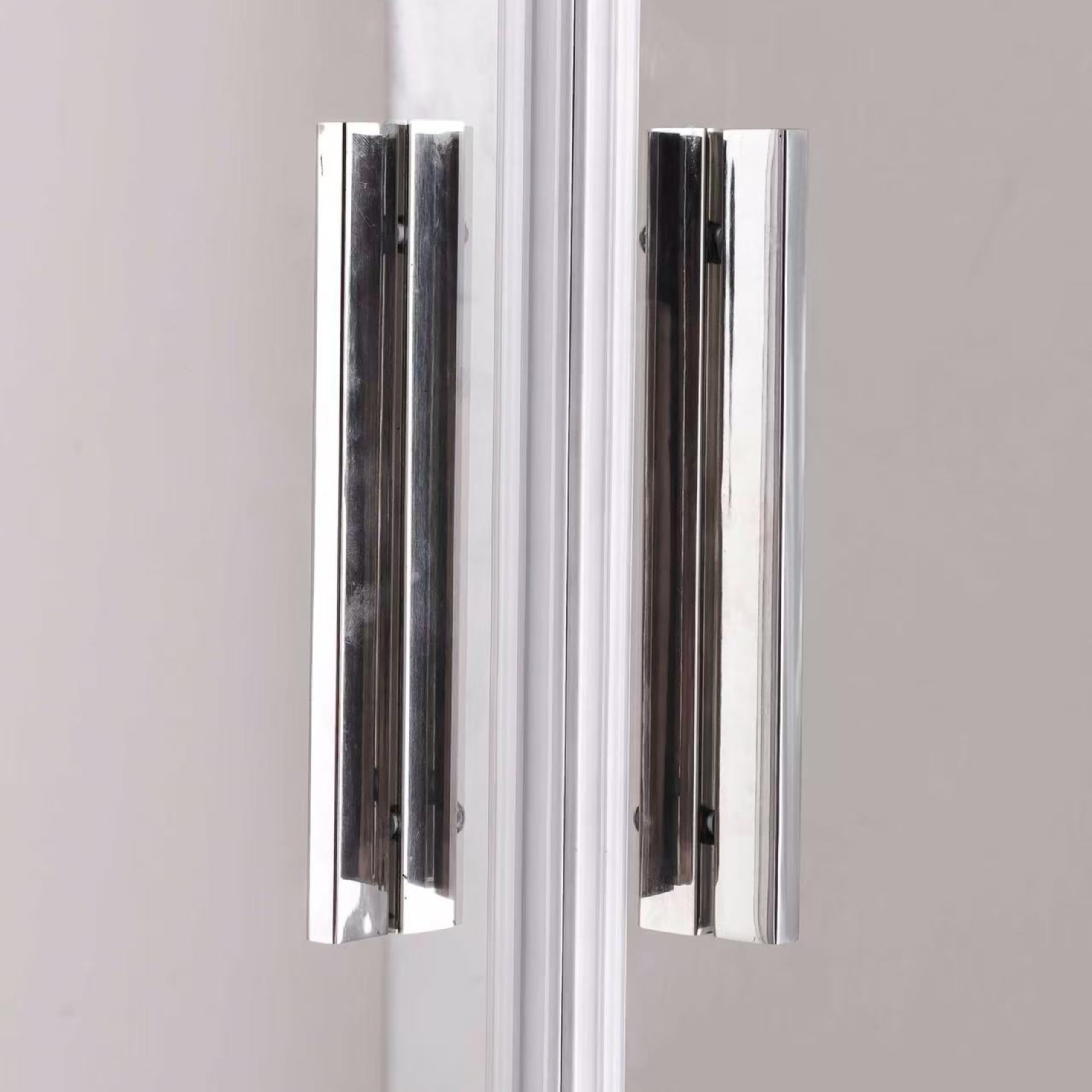 DocciaSì® - Box Doccia Angolare 70x90 cm con Porte Scorrevoli e Vetro Temperato Trasparente da 6 mm, Profili in Alluminio Cromato e Maniglia in Acciaio Inox dal Design Moderno e Funzionale