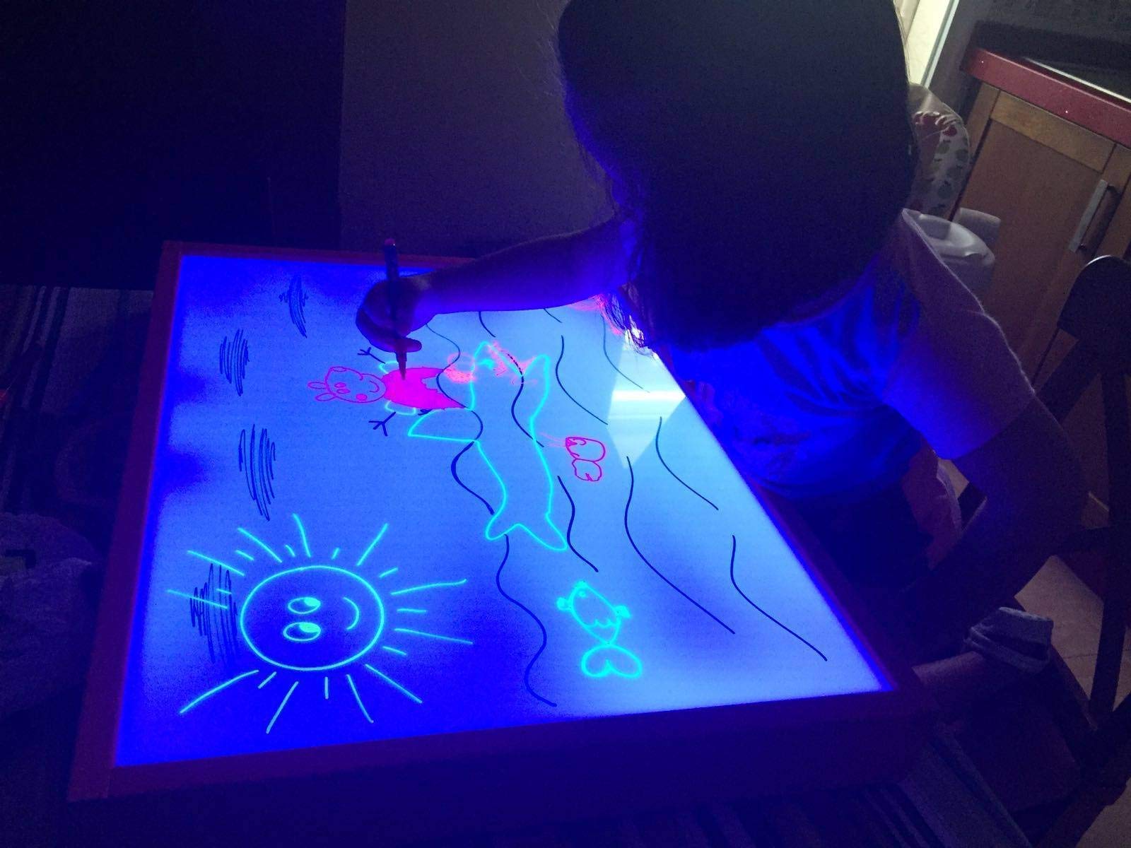 Tavolo Luminoso Montessori RGB 64x48x7 cm + Manuale di Attività | LED con Telecomando | Certificato (AIJU + Univ. Murcia) | Scatola Sensoriale Educativa | Gioco e Apprendimento