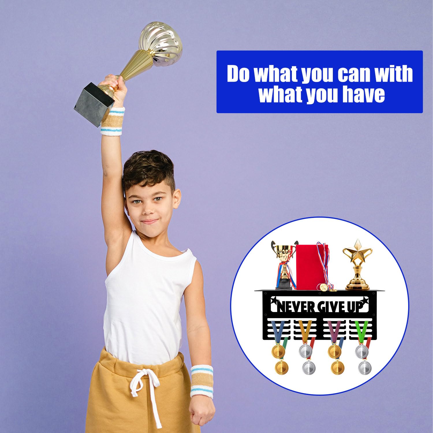 NQEUEPN Expositor de medallas, Colgador de medallas, Nunca Give up, Citas motivacionales en el Estante de medallas, Expositor para Paredes para más de 64 medallas Deportivas (Negro)