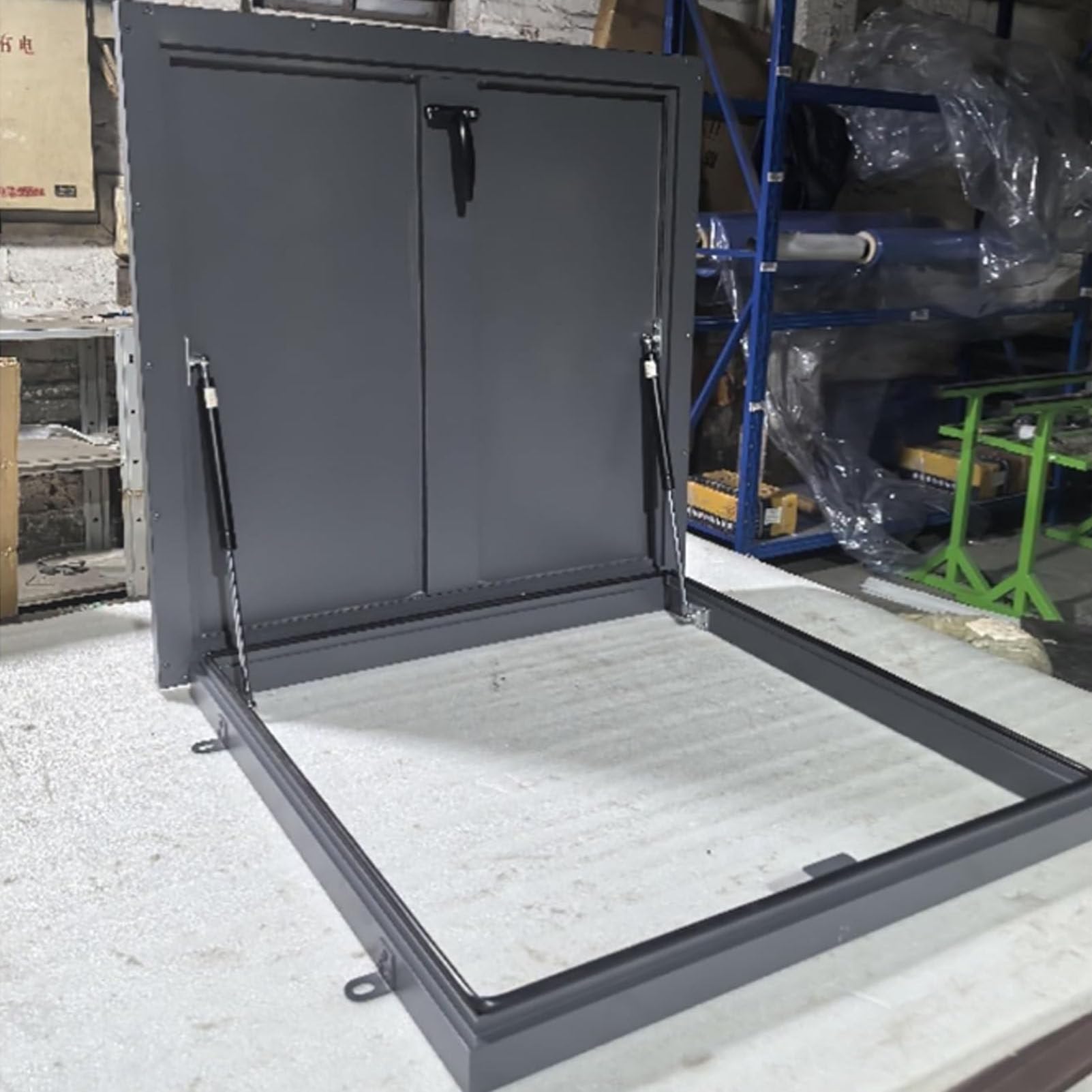 Tragaluz techo 90x90 cm impermeable y ventana de salida de emergencia con apertura de 80°