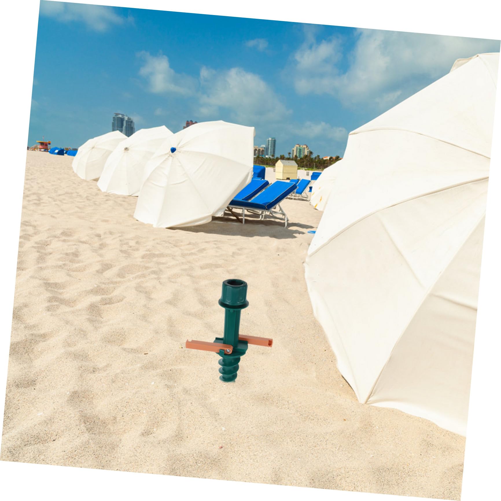 Zielony plastikowy stojak na parasol plażowy wytrzymała podstawa zewnętrzna zapewnia bezpieczne podparcie kąta, idealny do patio na plaży i aktywności na świeżym powietrzu