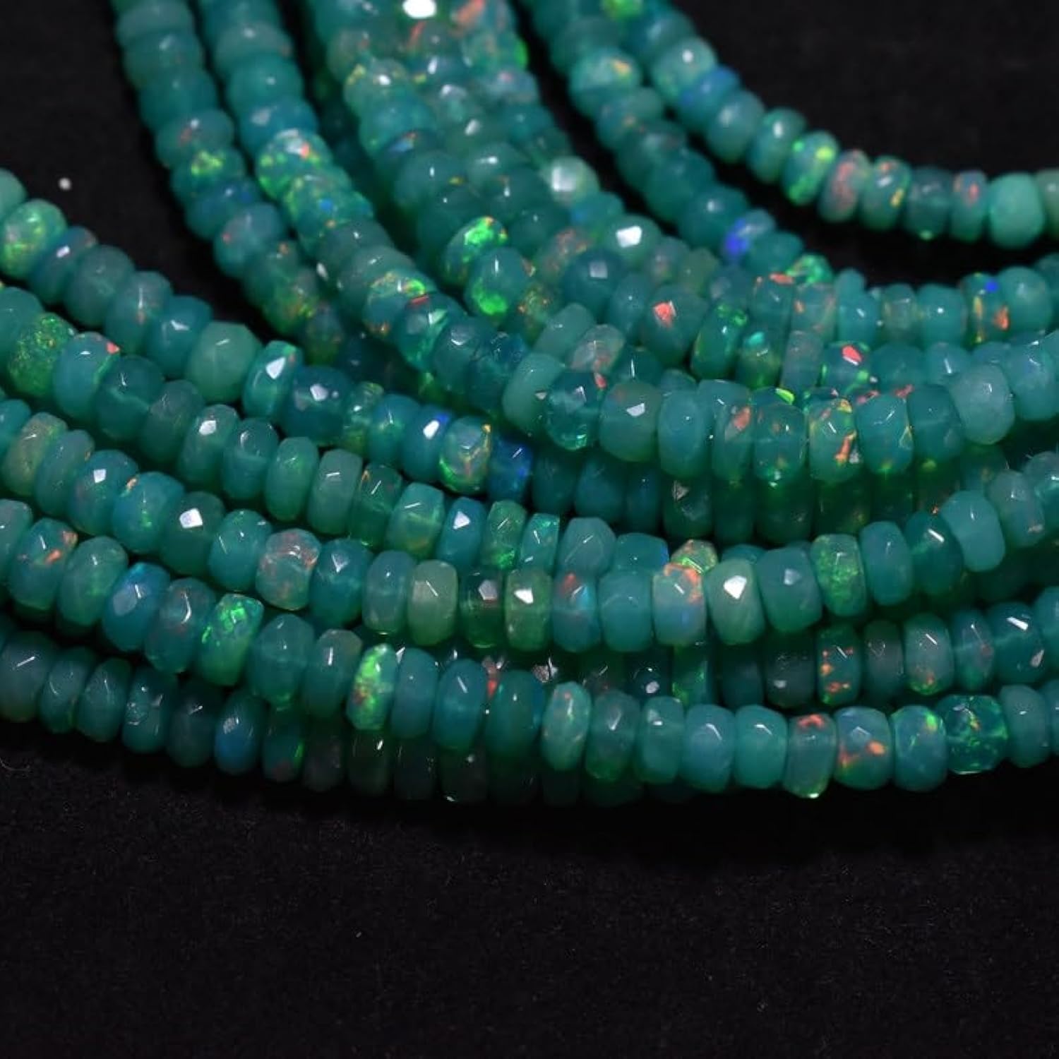 Opale éthiopienne verte facettée de prestige pour colliers fins