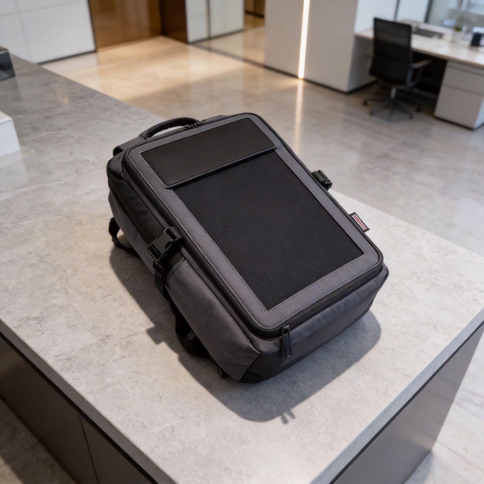 Zaino di ricarica solare con 30 W per due pannelli, zaino leggero in tessuto Oxford da 35 l, per escursionismo, campeggio, viaggi, impermeabile, grigio scuro