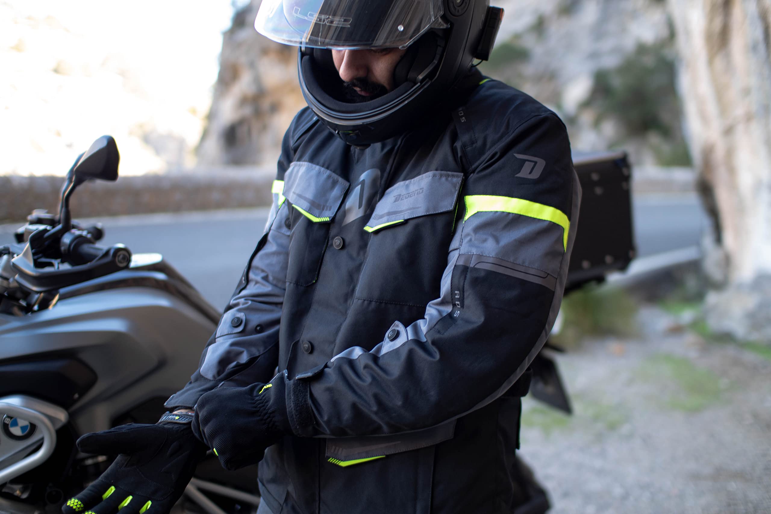 Travel Man | Giacca da Moto da Uomo con Protezioni per Palle e Gomiti, Impermeabile, Tile Trail + Fodera Invernale Removibile - Approvata