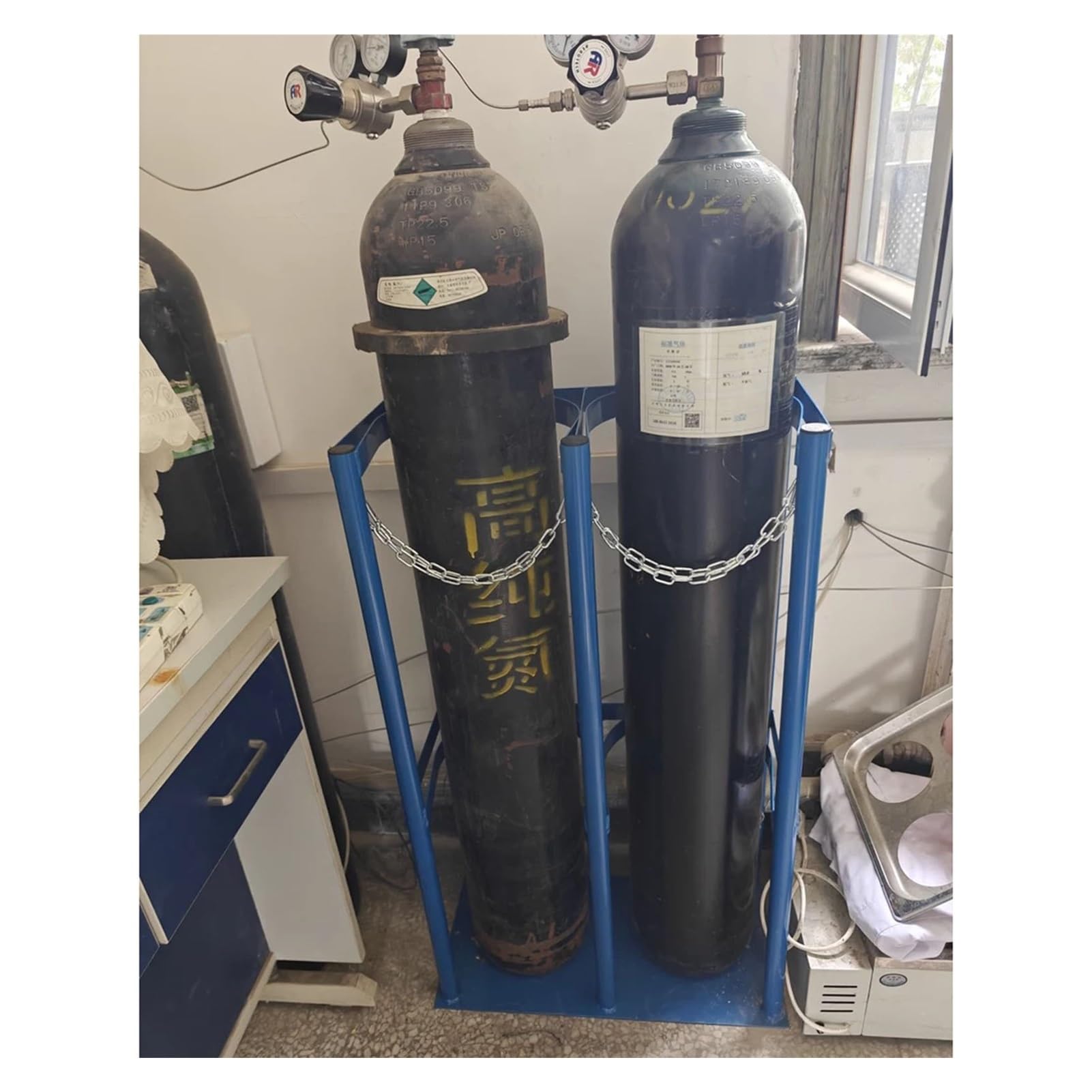GTHTUHFD Oxygen Tank Holder Carrier For 40L Gas Cylinder, 100Cm Tall Gas Cylinder Fixed Shelf Oxygen Storage Rack, With Adjustable Protective Chain & Pre Drilled Holes,One Color-60x30x100cm/23.6x1