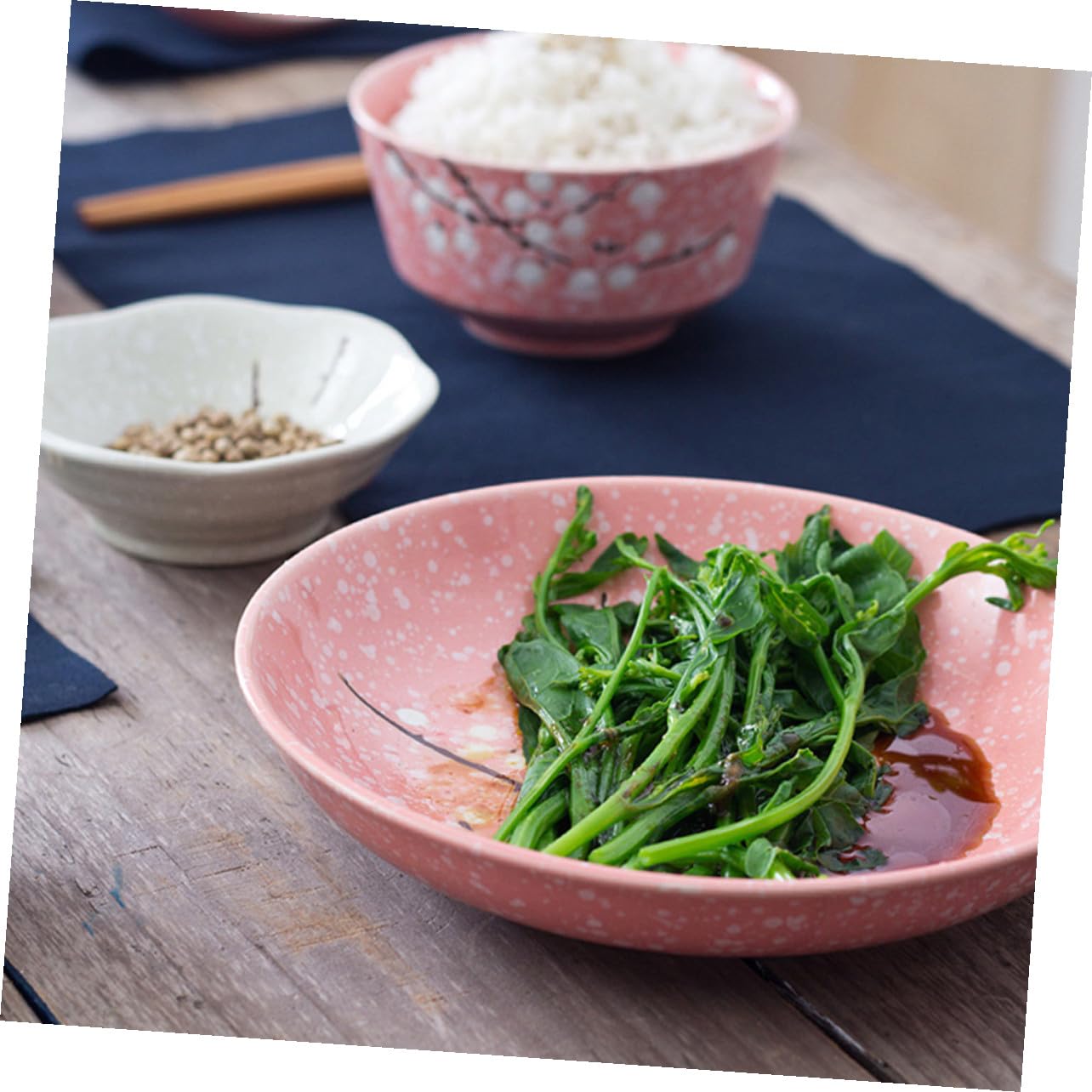 Vajilla Japonesa Rosa Elegante y Práctico para Servir Arroz Postres y Ensaladas Incluye Cuencos Platos Cucharas Palillos y Tazas para Uso Diario y Regalo de Inauguración de Casa