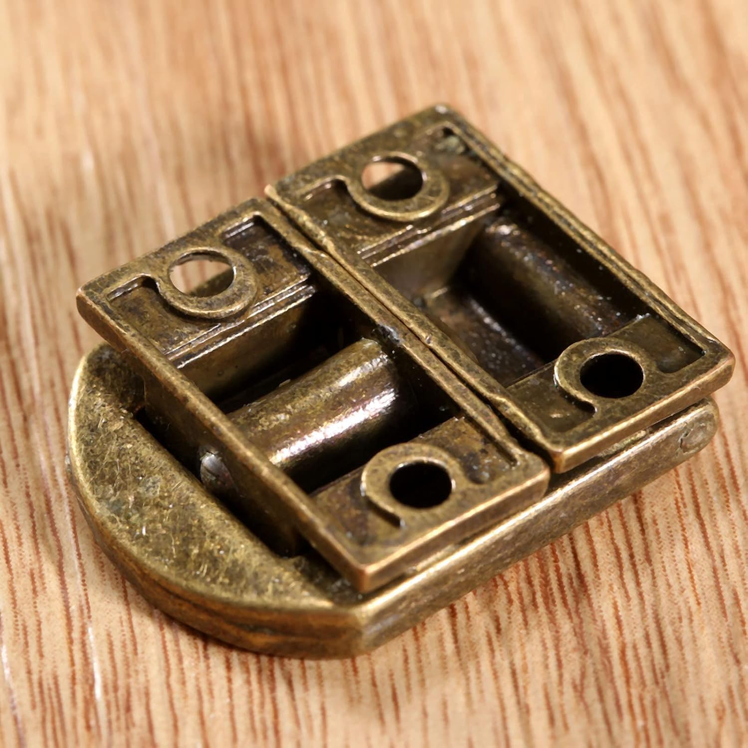 Tia Toggle Catch Lock Rectangle Mini Hasp Clasp Zinc Alloy Hasp D Lock Latch Clasp with Screws for Jewellery Box Gift Box, Wooden Case and DIY (2, Antique Bronze) 1
