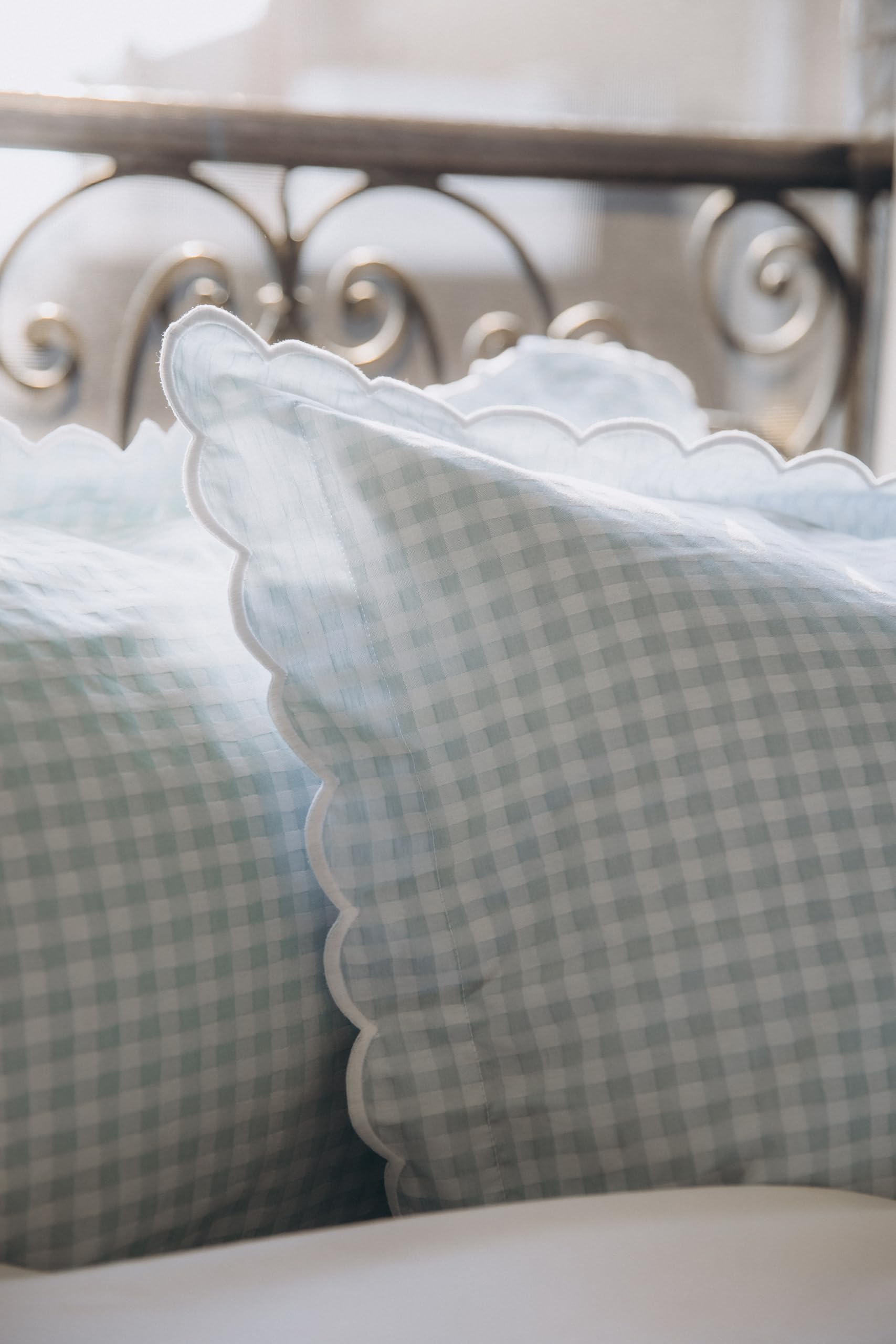 Taie d'oreiller 50x70 cm Chenab Turquoise - Luxueux Jacquard 100% Coton - Bord Festonné Élégant - Réversible Satin Blanc - Motif Gingham