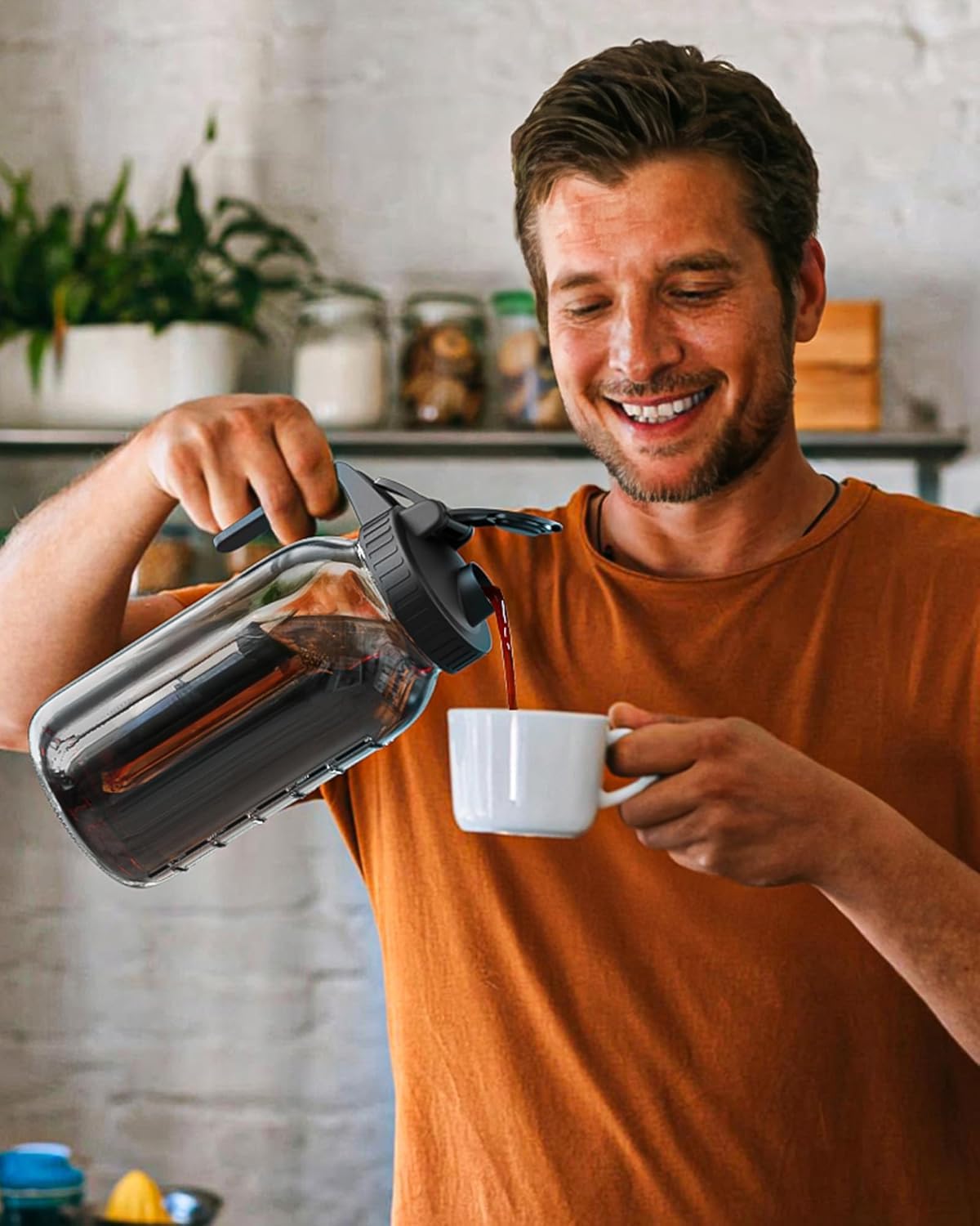 1.8 l Kaltgebrühte Kaffeemaschine – Einmachglaskrug mit Deckel und Auslauf, kein Auslaufen, Eiskaffeemaschine mit Edelstahlfilter, Eistee, Limonade und kaltgebrühtes Gebräu (schwarz)