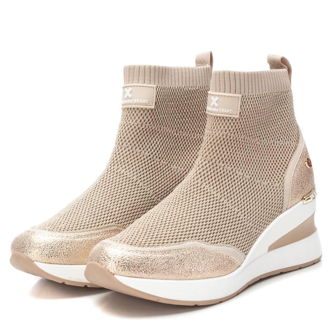 XTI - Zapatilla Mujer Beige - Calzado Cómodo y Versátil - Moda casual - Modelo 14240502 (Talla 35)