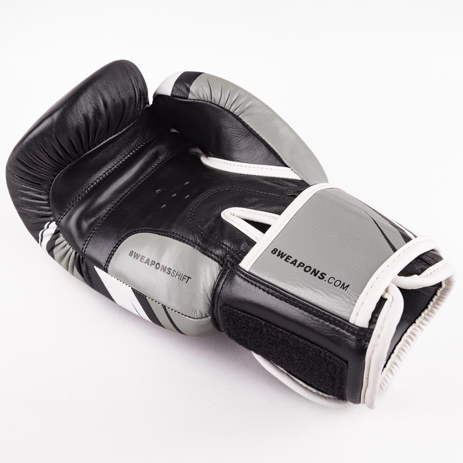 8 WEAPONS Boxhandschuhe Shift, Schwarz-weiß, Training, Sparring & Wettkampf, Leder, Perfekte Dämpfung & stabile Nähte, Handschuhe für Muay Thai, K1, Boxen, MMA und Kickboxen