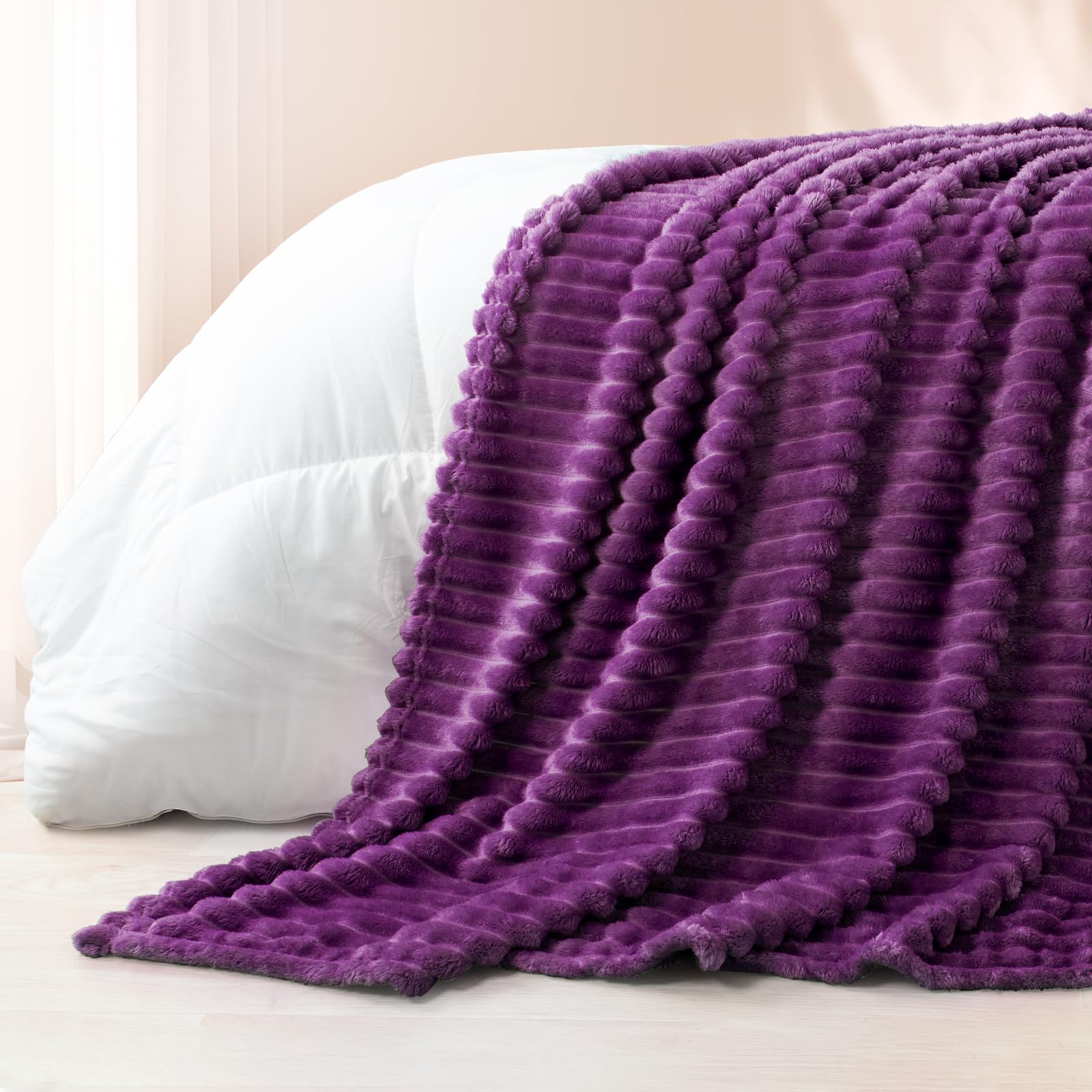 Exclusivo Mezcla Fleece Throw Blanket for Sofa Super Soft Striped Jacquard Bed Blanket - Image 3