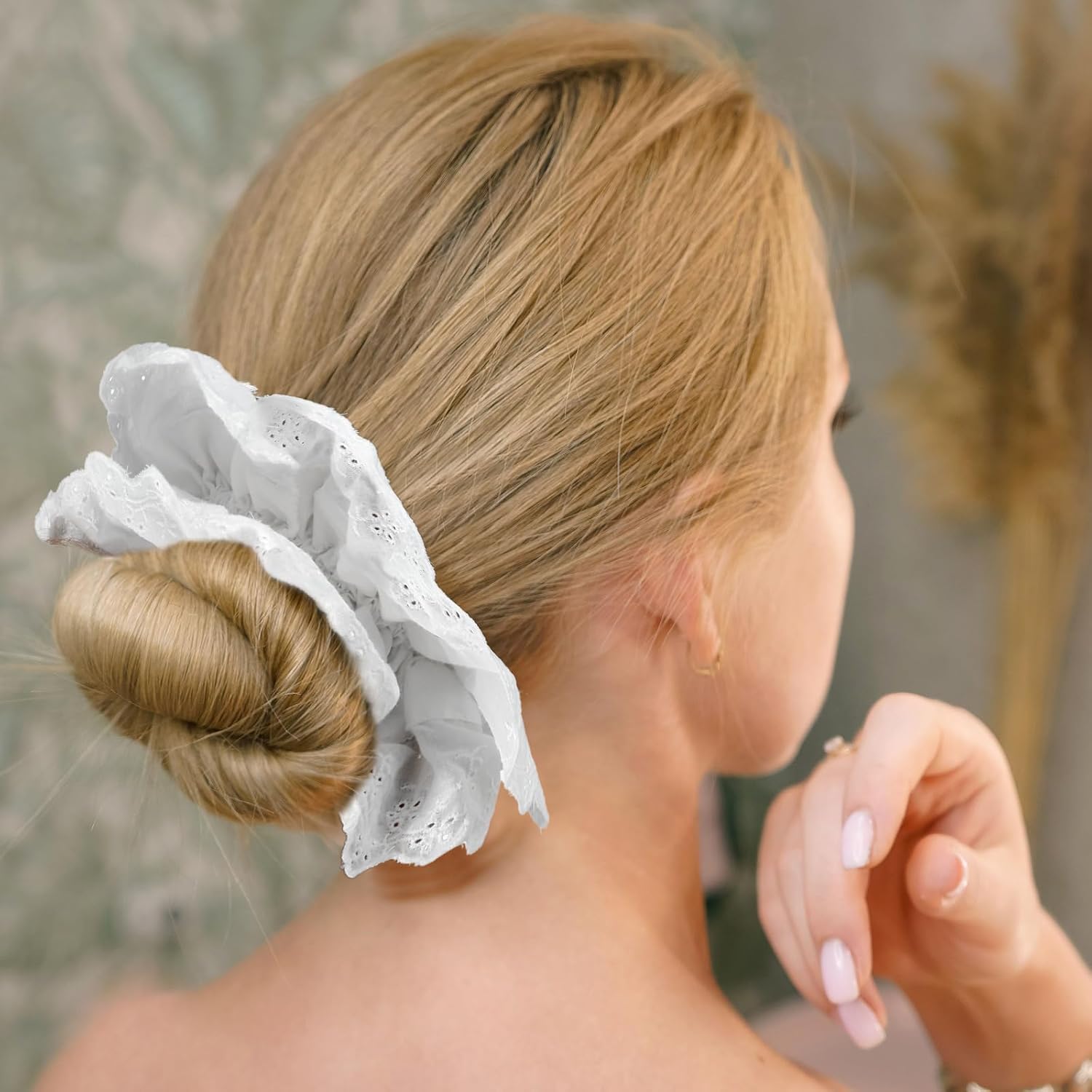 Dimeho White Scrunchies for Women Large Lace Scrunchies Elastic Hair Ties No Damage Double Layer Hair Bands (white)