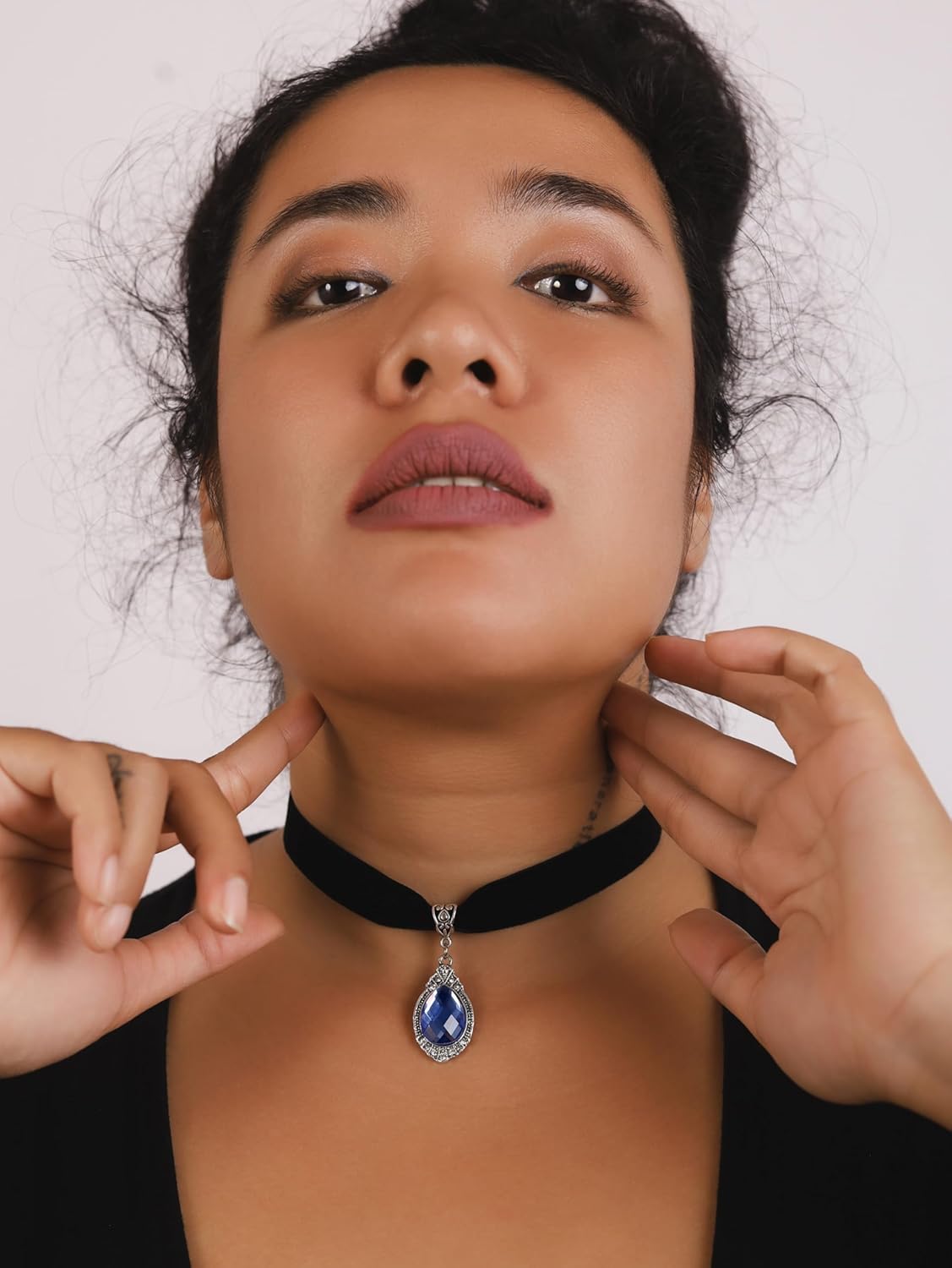 Sacina Blue Victorian Velvet Choker, Gothic Goth Choker Necklace, Vintage Costume Jewelry, Christmas Jewelry Gifts for Women - Image 4