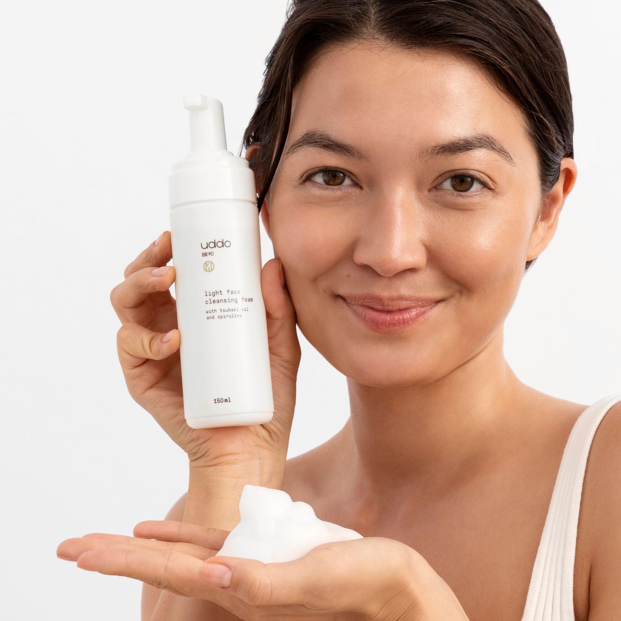 UDDO Cura del viso in schiuma viso da donna e uomo 150 ml - Per la pulizia del viso Spirulina Tsubaki Olio naturale per la pulizia del viso Schiuma Detergente per il viso Pulisce il viso Rassoda