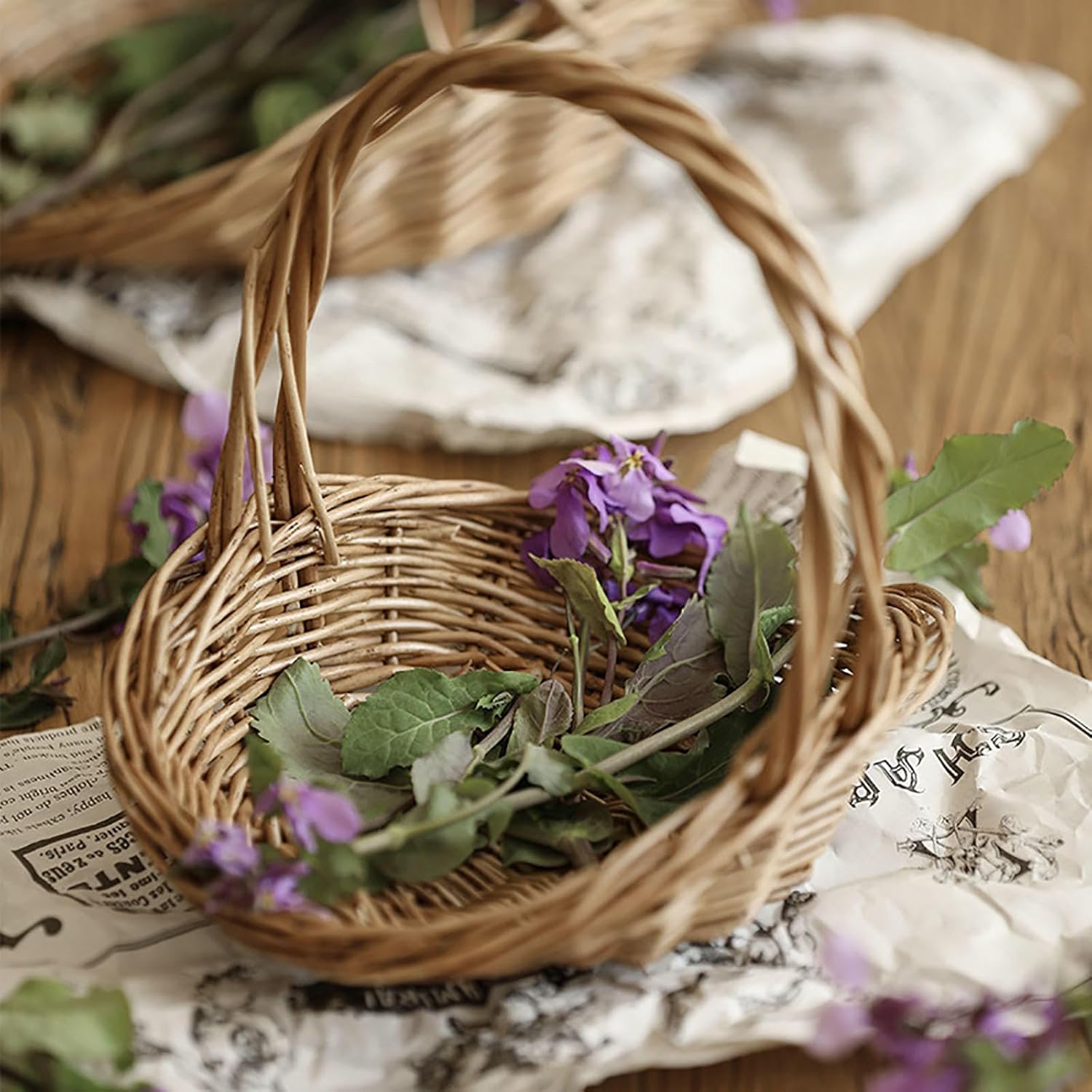 JCAKES Wicker Basket with Handle，Wicker Picnic Basket for 2，Smooth Lines, Candy Basket, Wedding Flower Girl Basket with Handle, Garden Storage Home Decoration (11.02 * 9.05 * 9.44In)