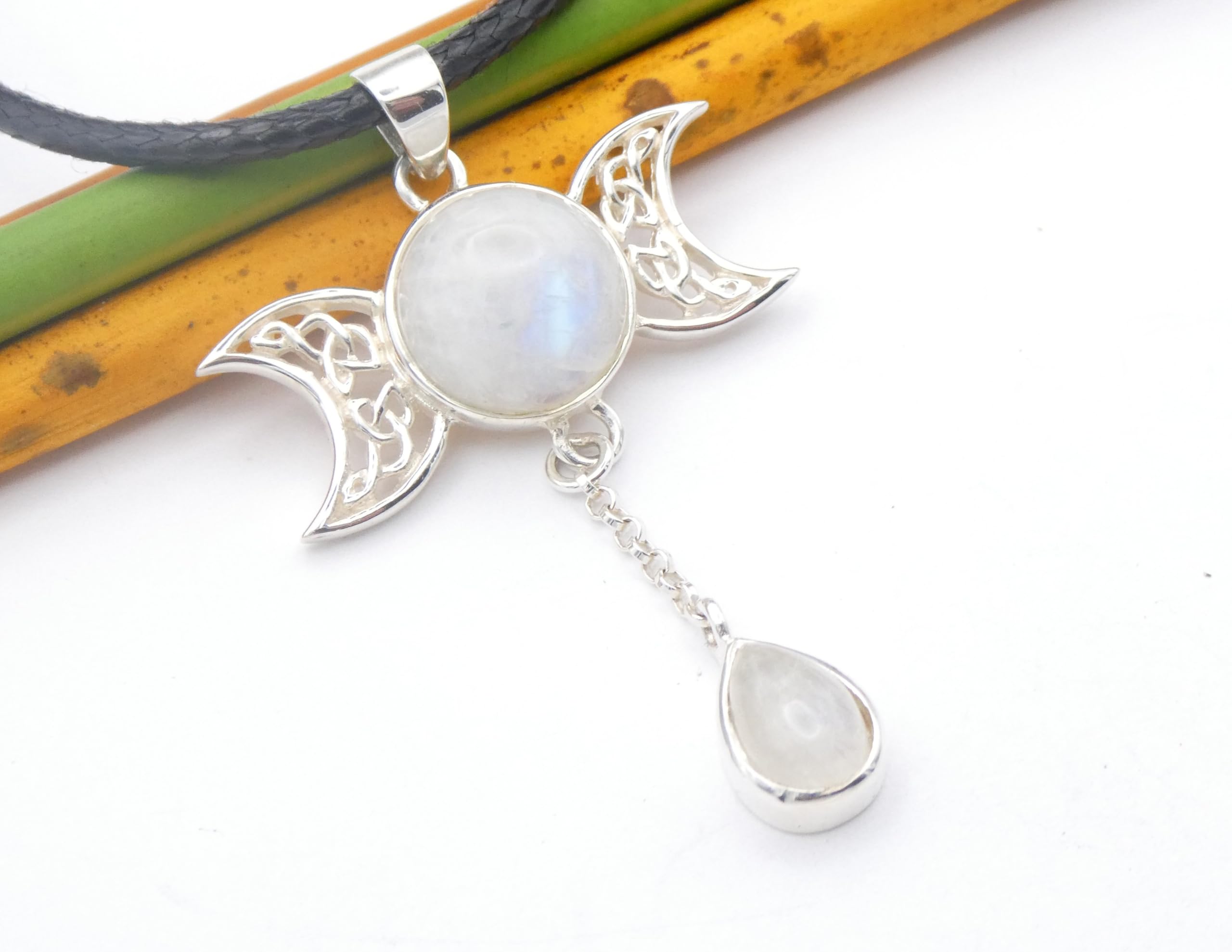 Mond Anhänger aus Sterlingsilber mit echtem Mondstein, Motiv Kraft des Mondes, Schutzsymbol, schmuck Damen