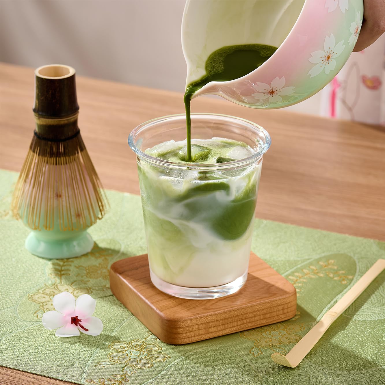 ComboJoy Zestaw trzepaczki Matcha – zestaw japońskiej ceremonii parzenia herbaty z ceramiczną miską, fioletową trzepaczką bambusową (Chasen), uchwytem, przesiewaczem i szufelką, kompletny zestaw