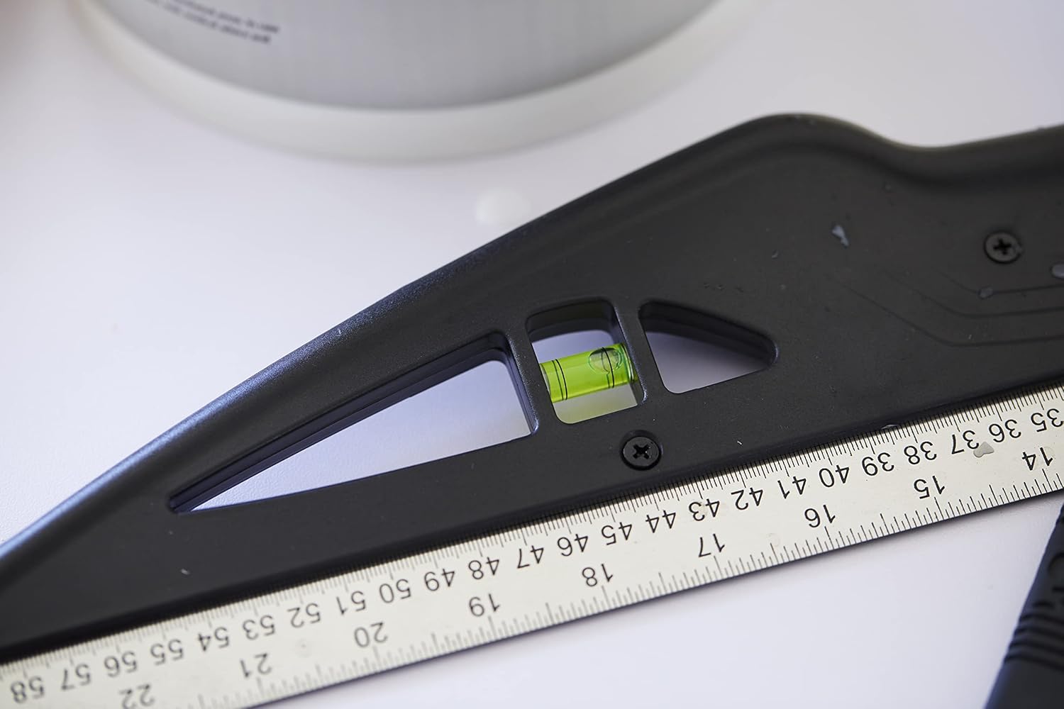 ProDec 24" Trimming and Smoothing Edge with Integral Horizontal and Vertical Spirit Levels