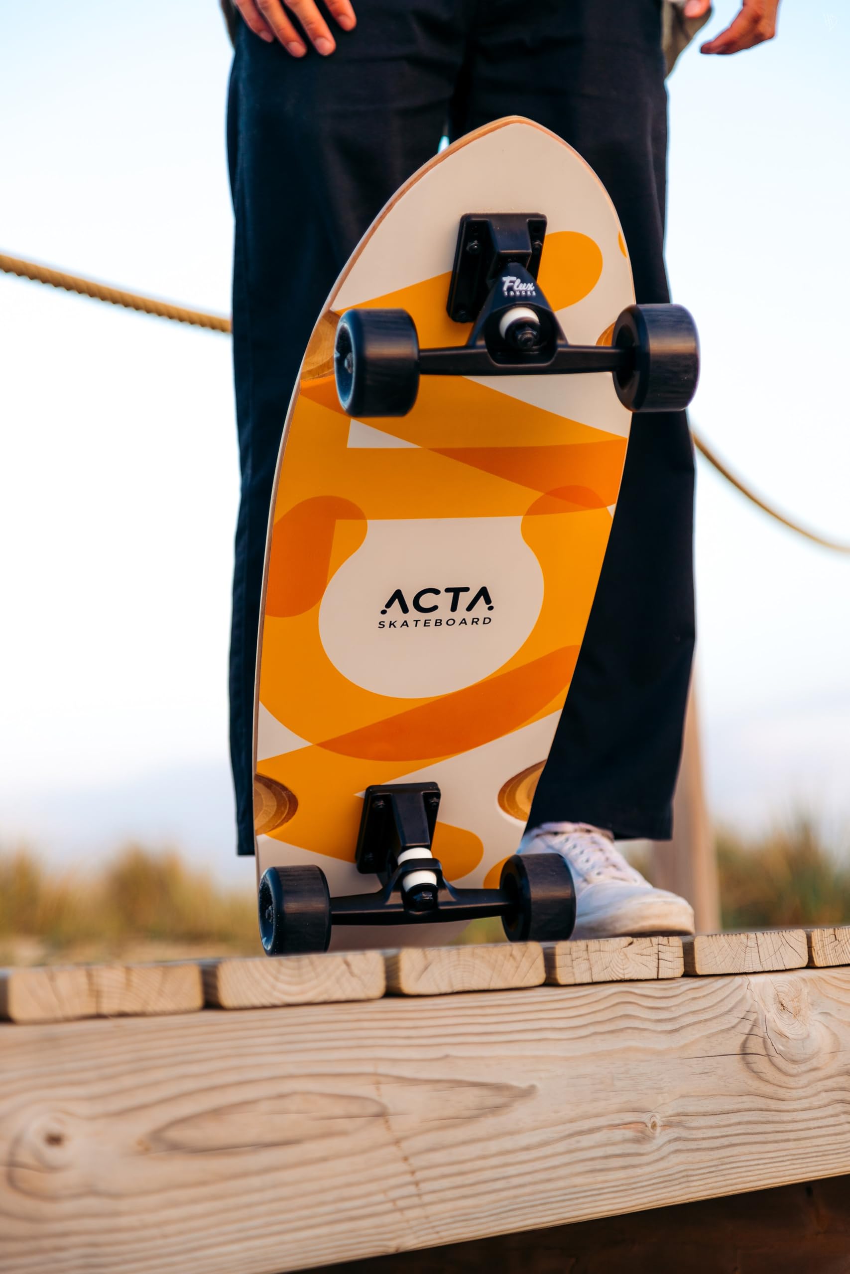 ACTA Surfskate Foam V2 31" - Ocean - Tabla de Surf de Arce de 7 Pliegues, Ideal para Principiantes e intermedios, para pumptrack, Cruising y Carving Urbano (Foam V2)