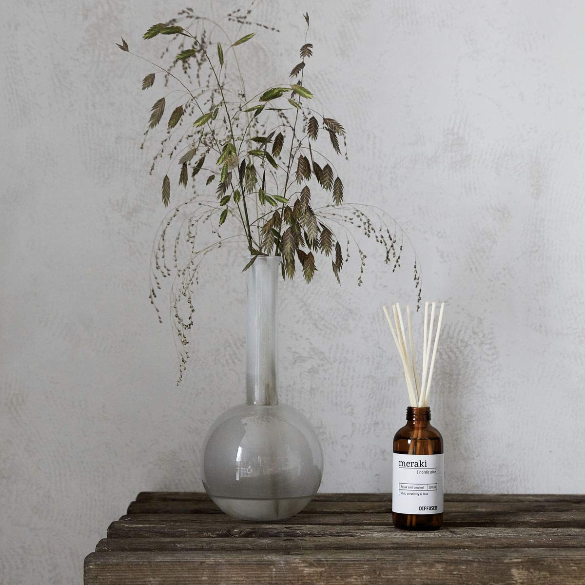 Meraki Nordic Pin Bâtonnets parfumés | Diffuseur d'ambiance 120 ml | Parfum d'ambiance avec 7 bâtonnets