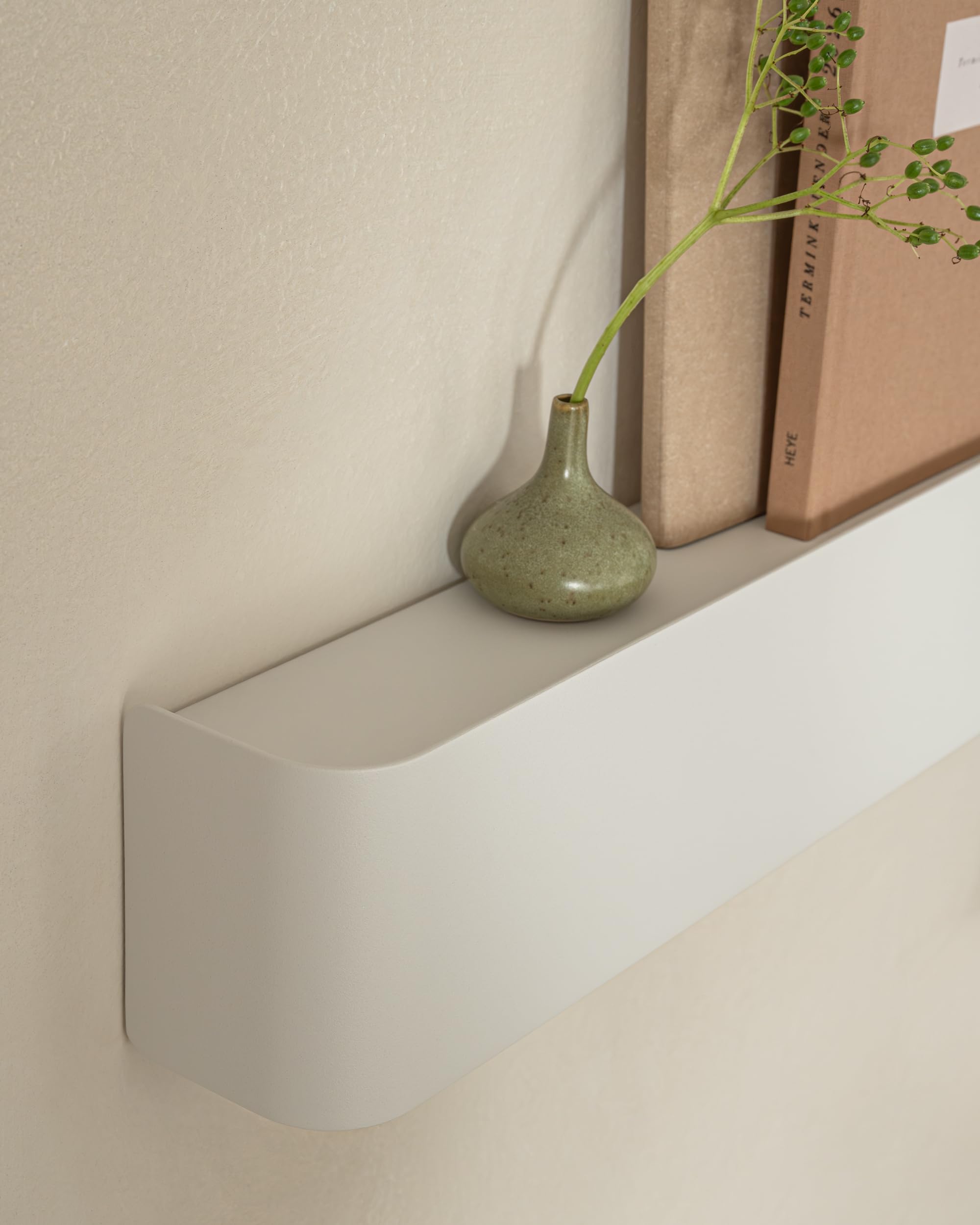 Kazai. Percheros de pared originales 'Tone' | Panel moderno con colgadores de ropa ocultos y estante | Percheros para entrada minimalista en metal | Perchero de montaje en pared | Blanco