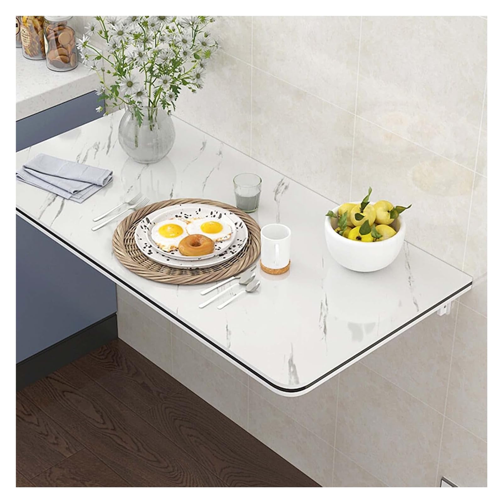 Table de bar montée au mur pour un coin repas convivial