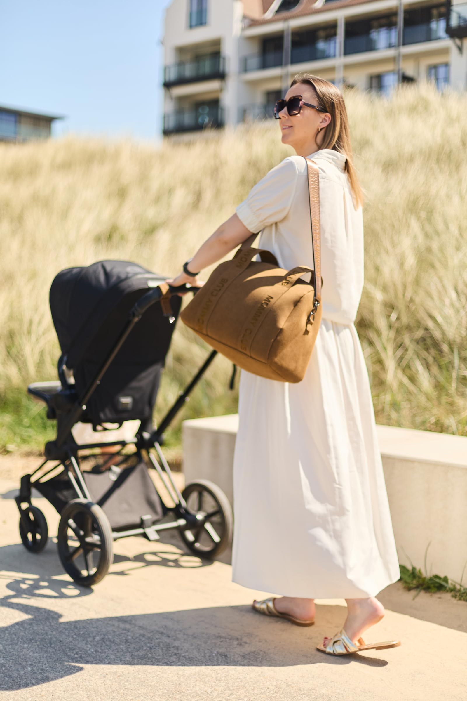 CHILDHOME, Borsa fasciatoio per neonati, Mommy Bag, Materassino fasciatoio incluso, Numerosi scomparti, Agganci per passeggino, Tracolla, Materiale scamosciato, 22 L, Mommy Club Signature, Nocciola