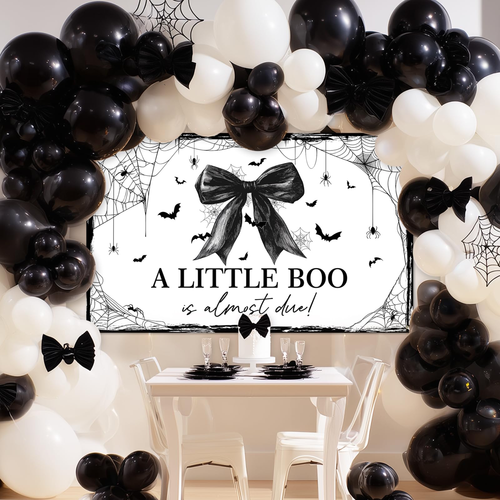 Bannière d'Halloween pour fête prénatale avec nœud blanc et noir « A Little Boo is Almost Due » - Toile d'araignée pour fille - Décorations de fête prénatale - 1,8 x 1,1 m