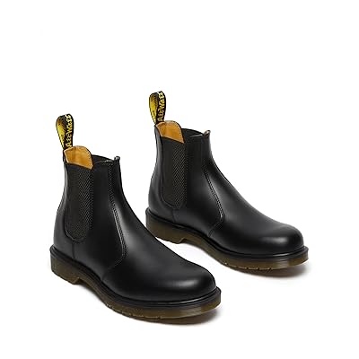 Dr. Martens 2976 Smooth Leather Chelsea Boots Boots Black Smooth