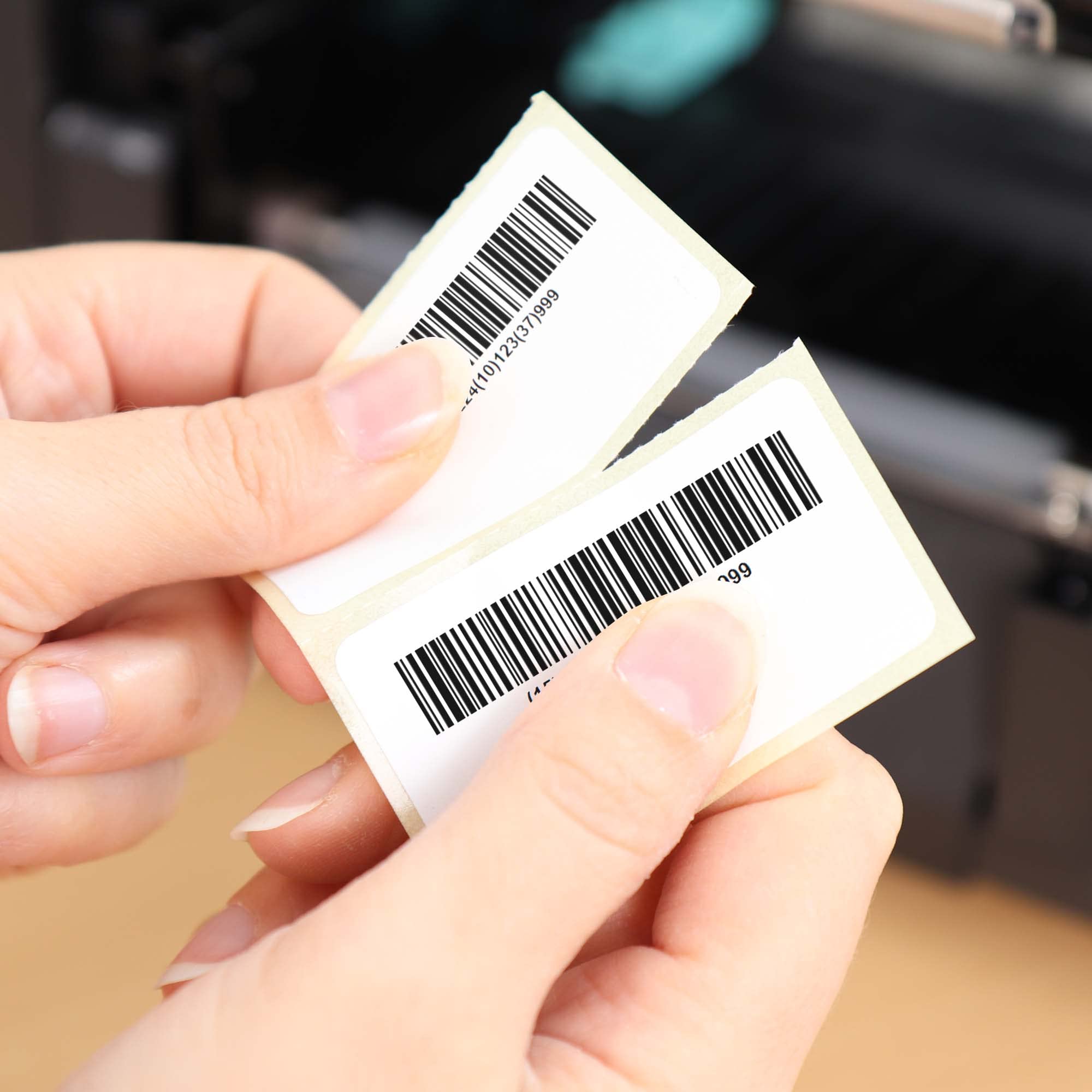 Labelident Thermoetiketten wieder ablösbar 70 x 32 mm - 12.600 Etiketten, 6 Rollen à 2.100 Etiketten, für Thermodrucker