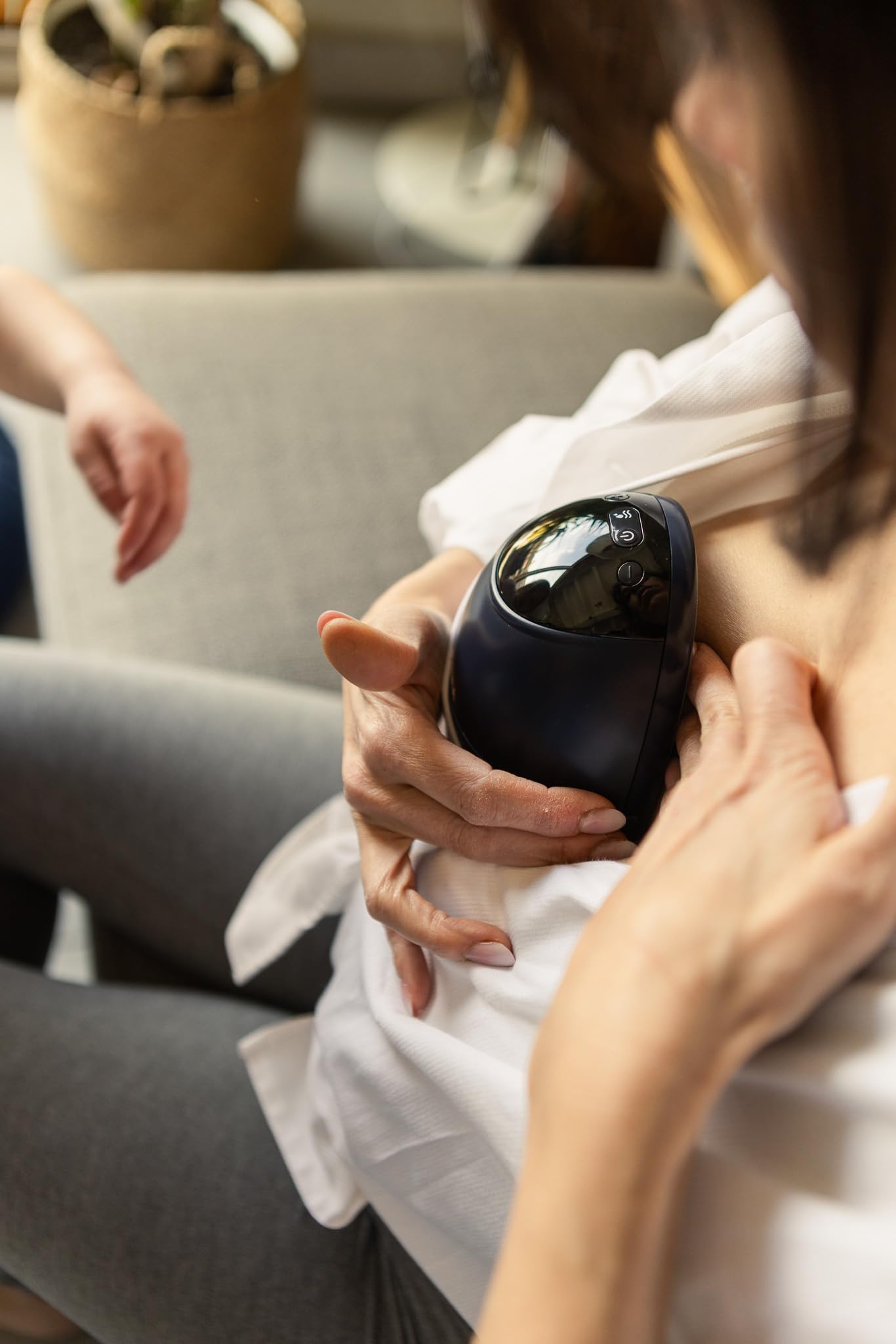 BÉABA, Elektrische freihändige Milchpumpe, Leicht, Kompakt, 3 Modi, 9 Stufen, 0 Wellen, Geräuschlos, Großes Fassungsvermögen 180mL, Timer, Memory-Funktion, 6 Sitzungen, USB C Ladegerät, Night blue