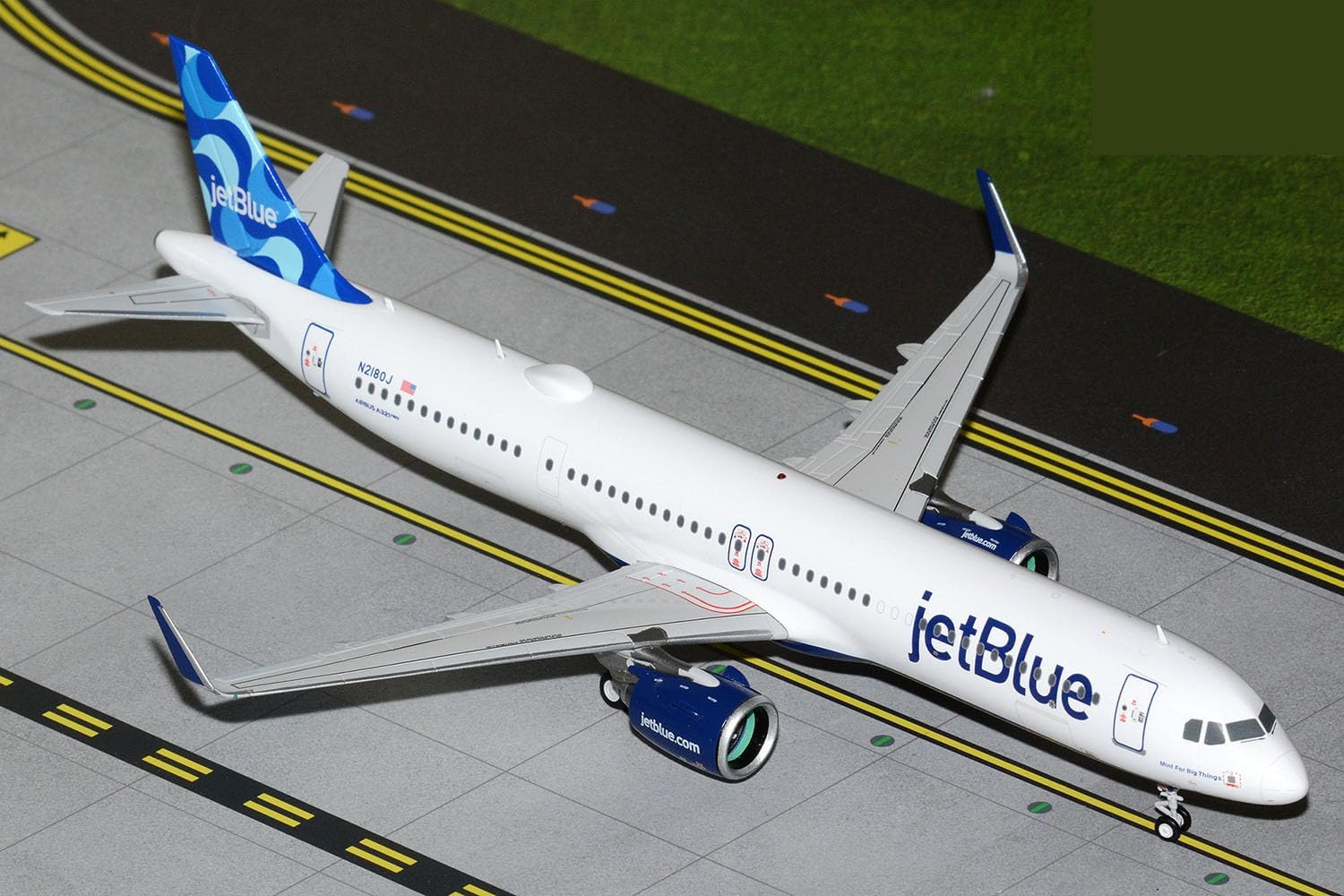 GeminiJets G2JBU1336 jetBlue Airbus A321neo N2180J; Scale 1:200