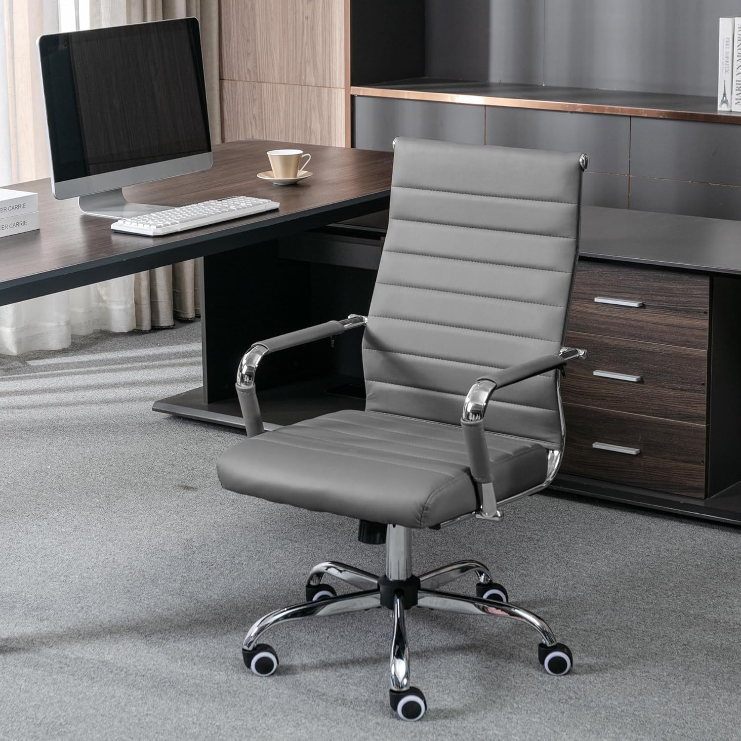 UEV Bürostuhl Ergonomisch Wippfunktion bis 150 kg belastbar Drehstuhl Grau | Schreibtischstuhl mit Armlehne Office Chair S-förmige Lendenwirbelstütze gepolsterter Sitz höhenverstellbar aus Kunstleder