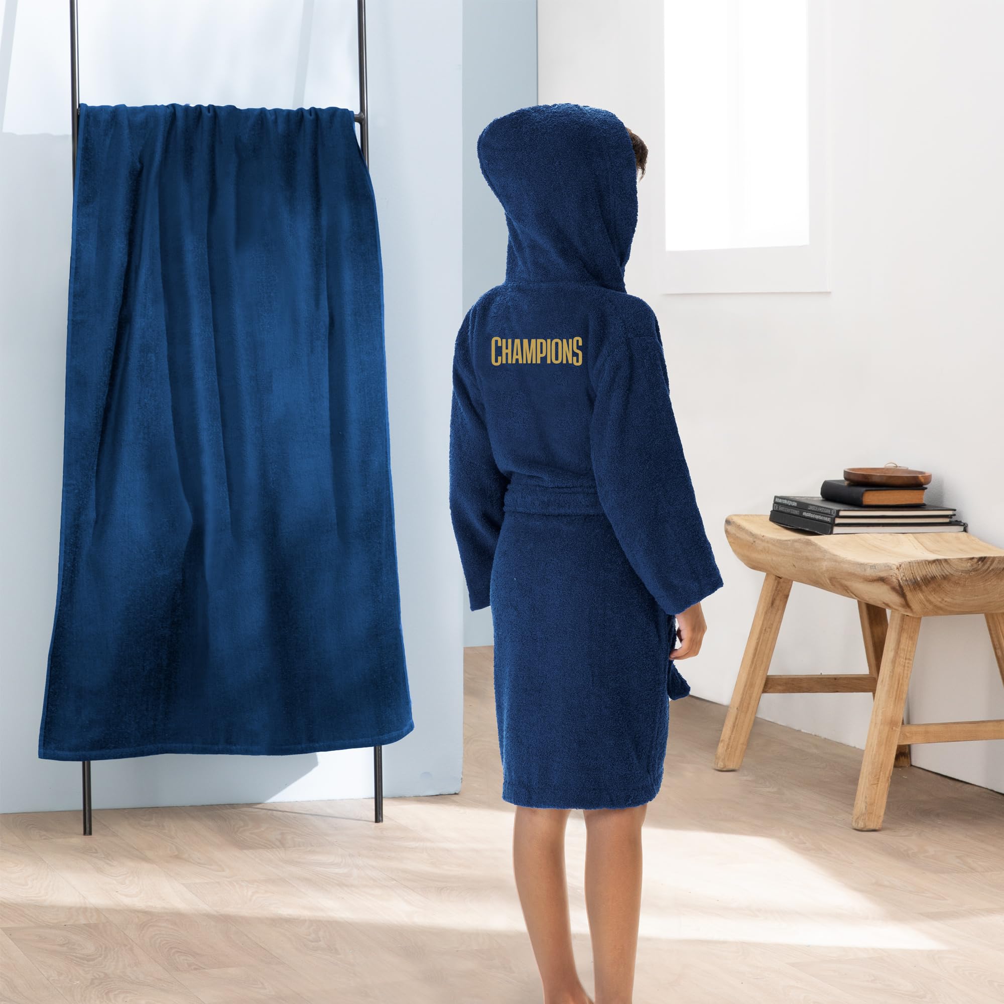 OMYDREAM PSG Vainqueurs Peignoir Enfant | 100% Coton Bouclette | Brodé Cœur & Dos | Avec Capuche | 1 Poche | Bleu