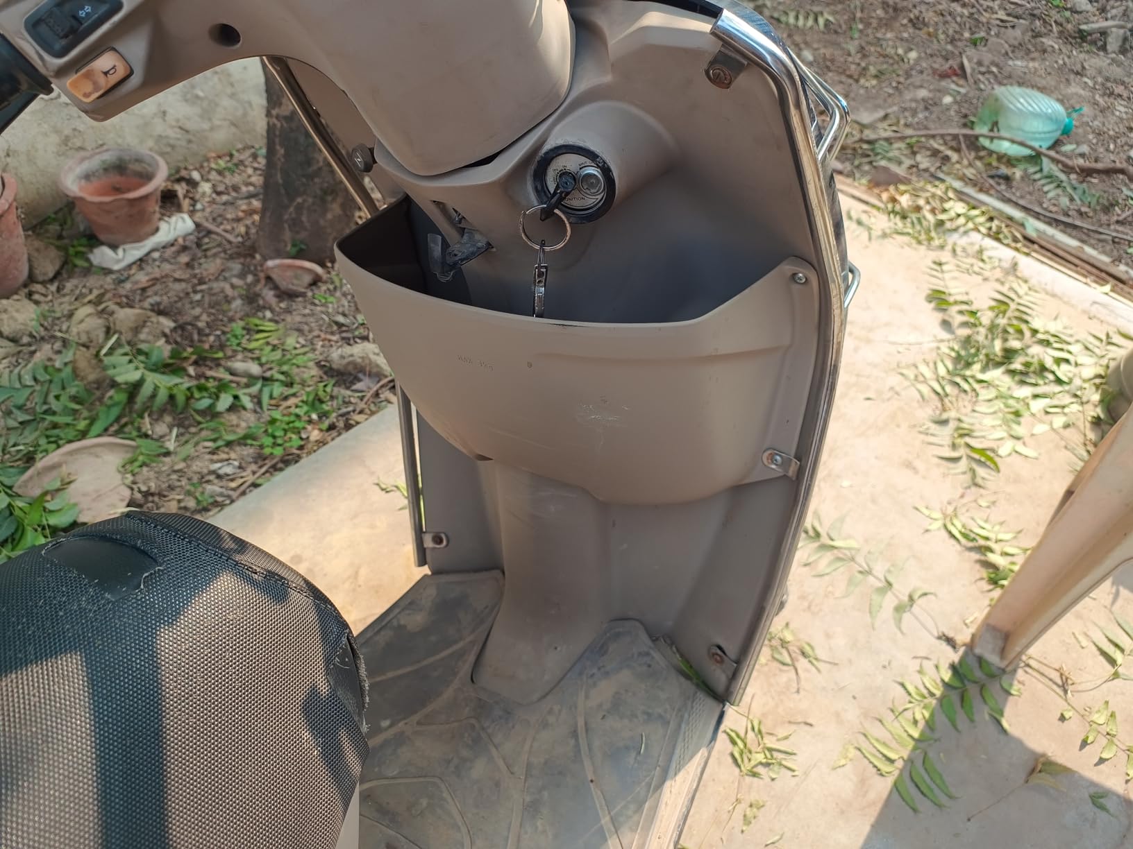 TVS Glove Box Assy Jupiter Beige Amazon.in Car & Motorbike