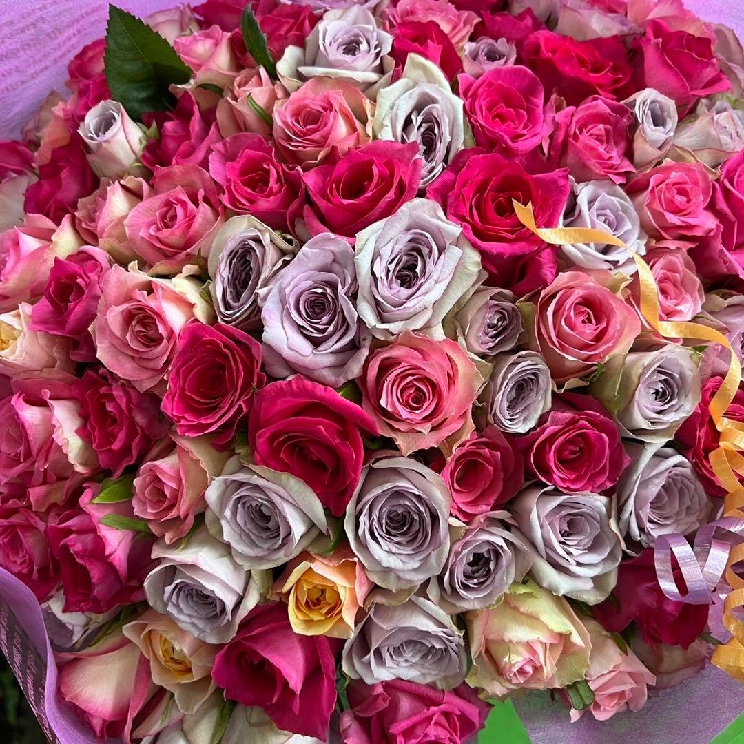 ピンクガーベラ＆バラの3方向で飾れる おしゃれクレセント造花リース