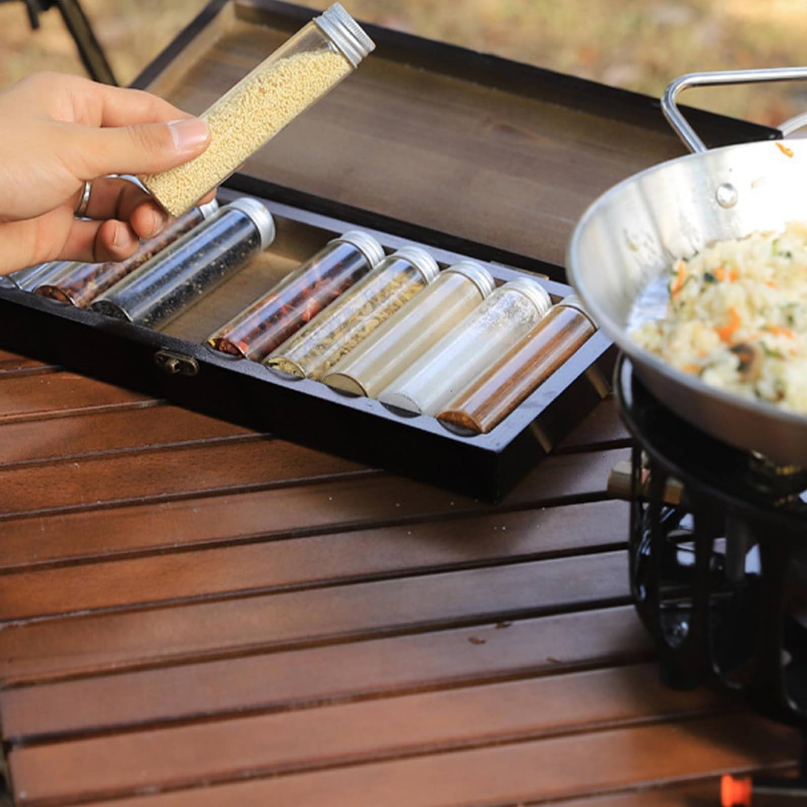 Ronyme Rangement à Épices Rétro en Bambou avec Bouteilles en Verre pour Condiments en Poudre et Granulés Boîte Portable Adaptée au Camping Repas en Plein Air