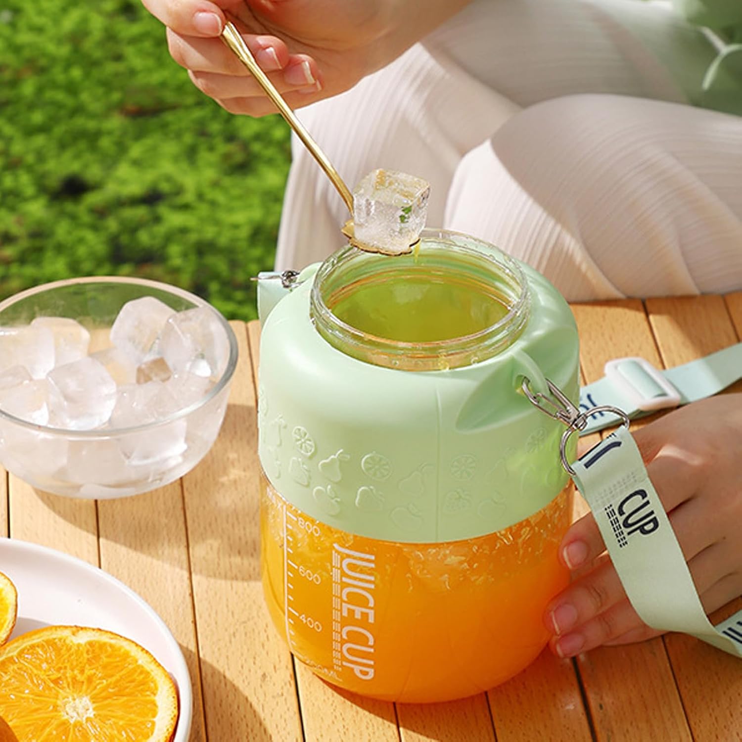 Portable Juicer Cup, 800ml Rechargeable Detachable Electric Blender with Strap Straws for Office Gym Home Camping Travel, Personal Juicer Bottle for Shakes Smoothies (Green)