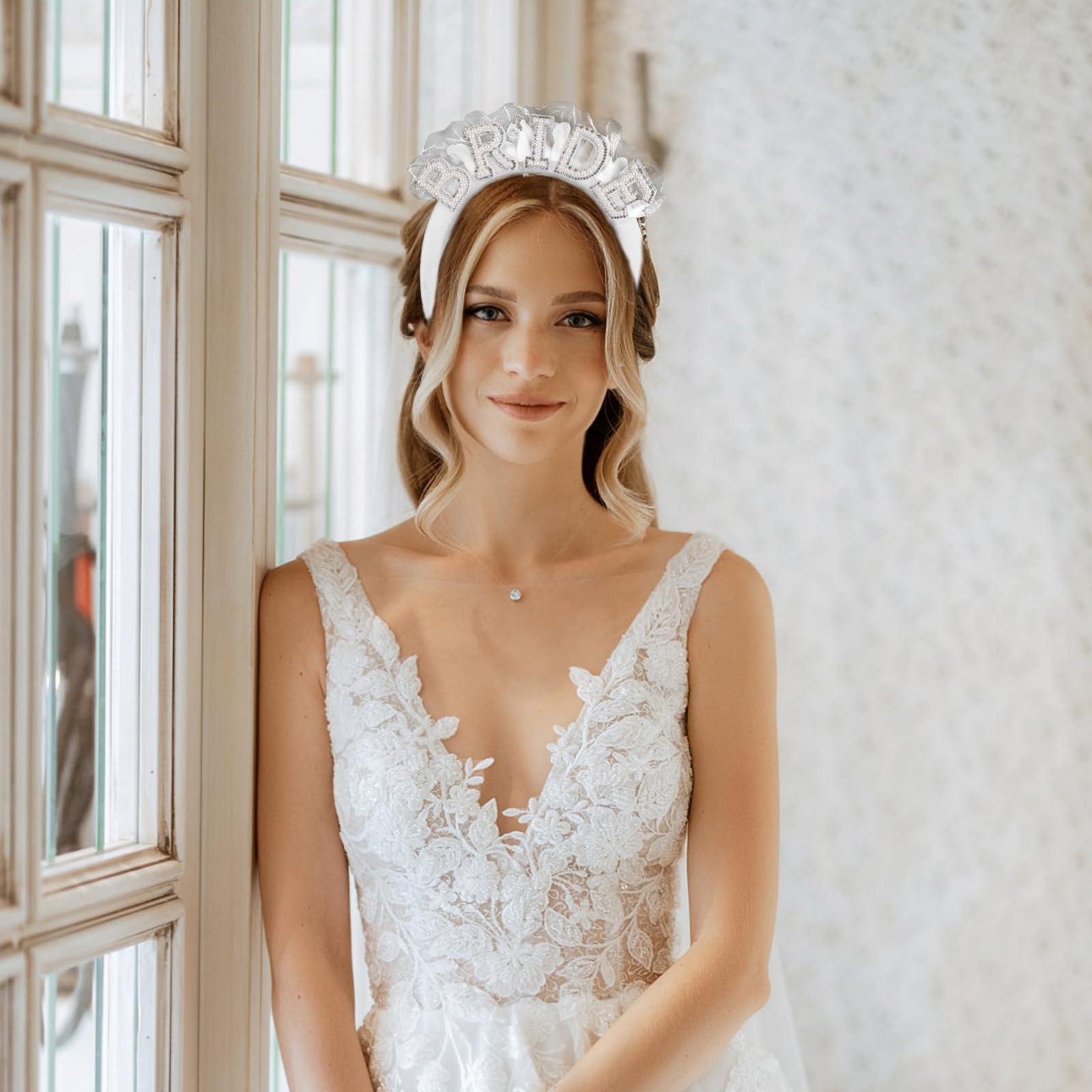 Fascia per capelli bianca da sposa Corona di perle con velo Sposa per essere Decorazione di nozze Regalo per addio al nubilato Fornure per addio al nubilato  15