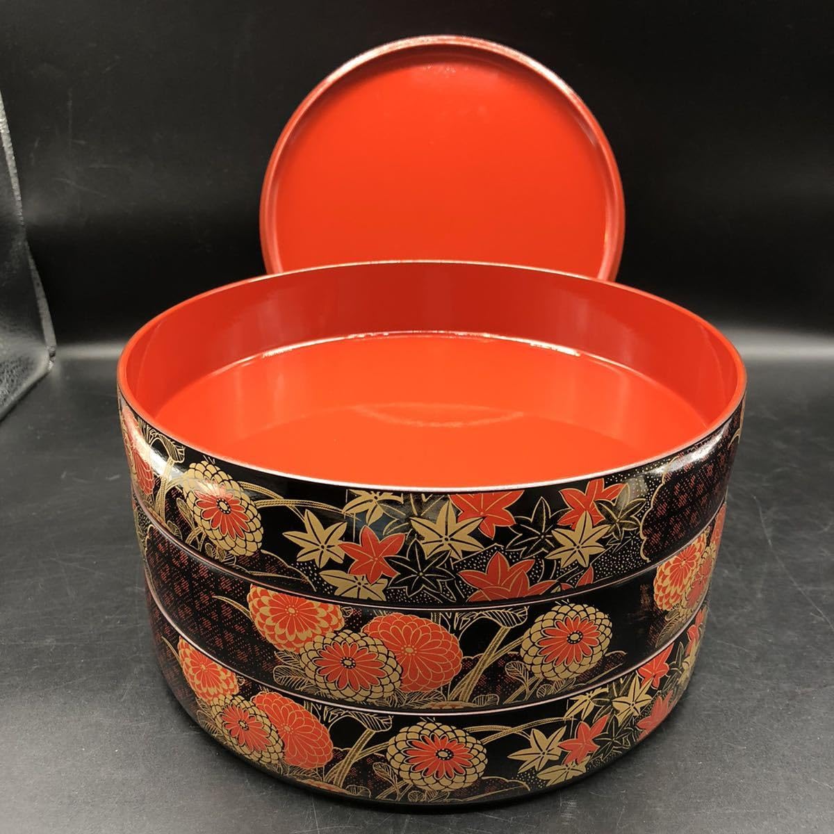 Amazon.co.jp: 三段重 回転台座付き 直径約23.5cm 漆器 ユリア