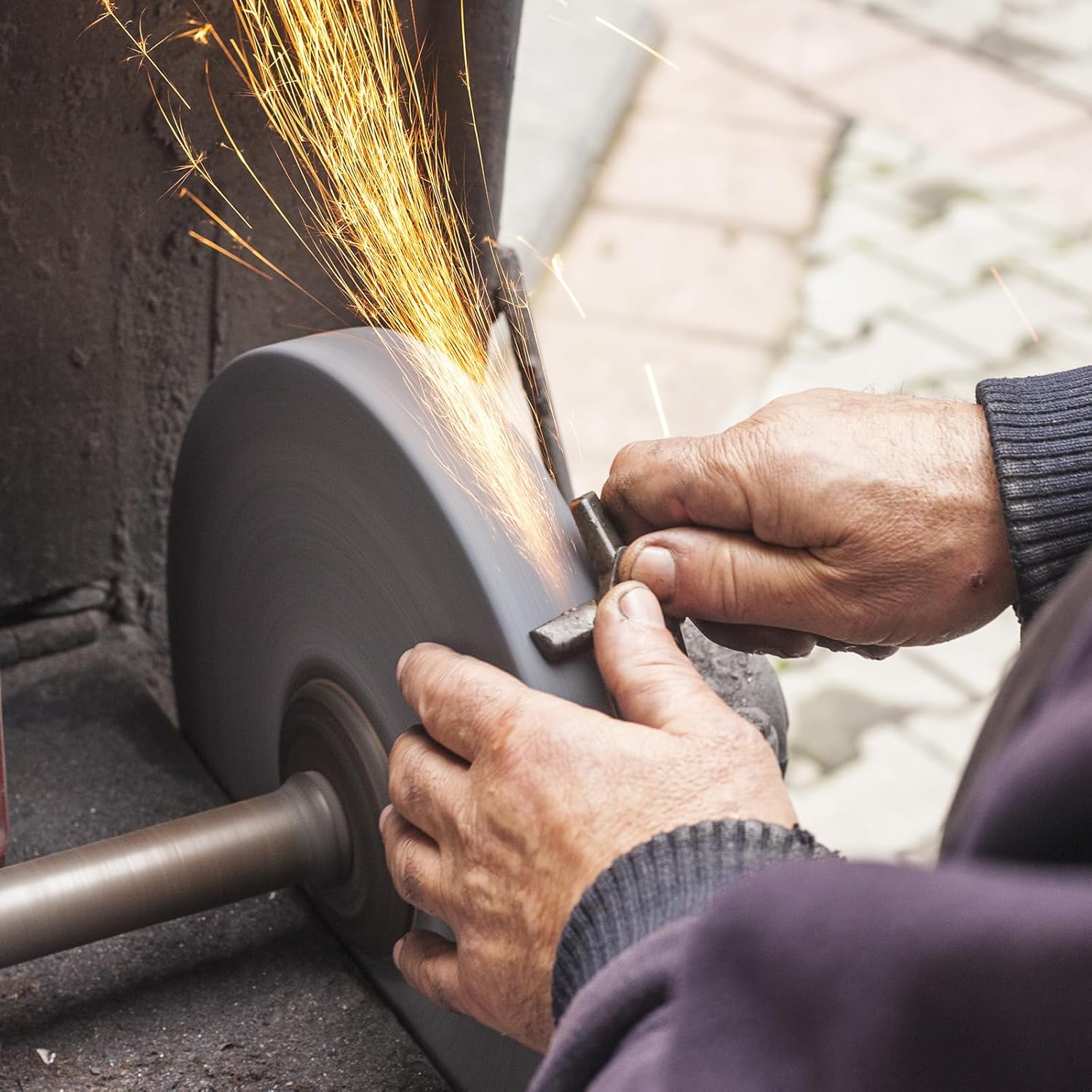 HARFINGTON 2pcs Bench Grinding Wheel 6 Inch 80 Grit 0.8" Thickness 1-1/4 Inch Arbor Aluminum Oxide Grinding Wheel Grinding and Cutting Grinder Wheel for Cars Ships Machinery, Grey