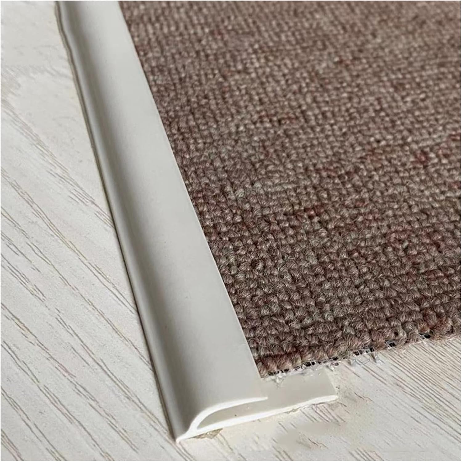 Amazon.co.jp PVC フロア トランジション ストリップ 自己粘着性、床からラミネートへのエッジ トリム ストリップ、高さ