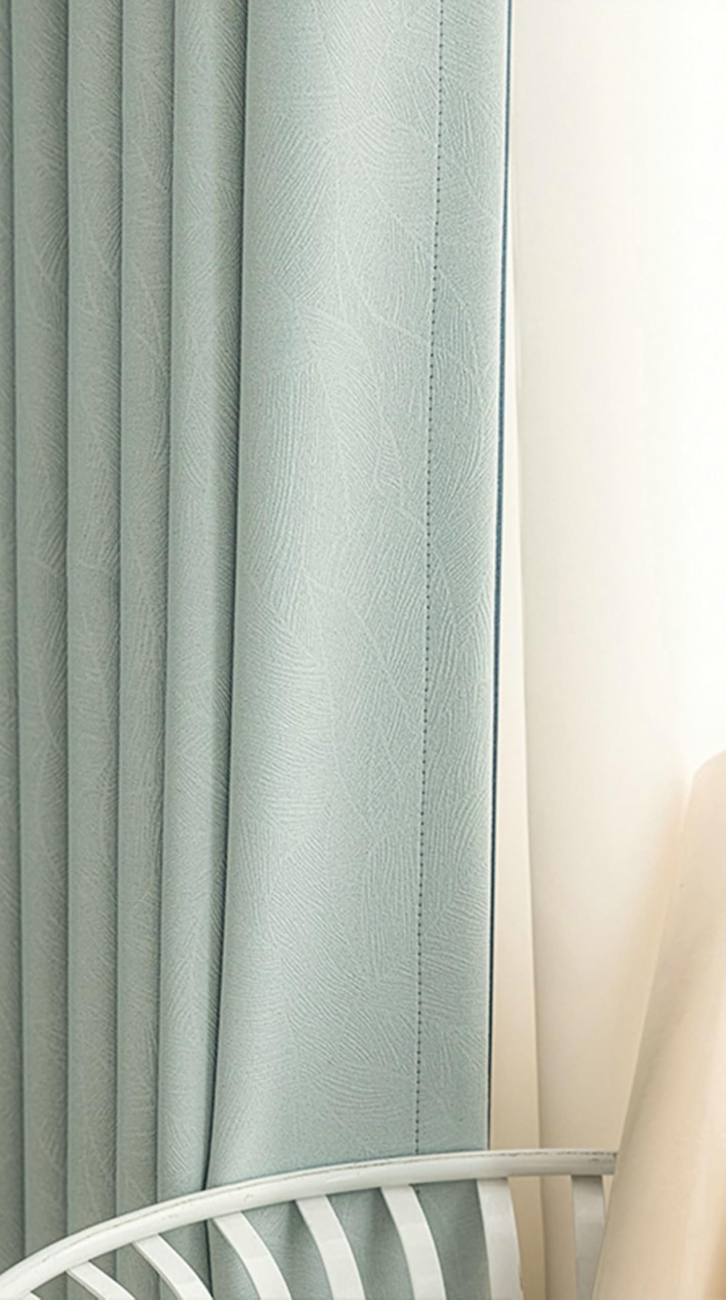 Rideaux occultants bleu vert KnSam pour créer un cocon dans votre salon