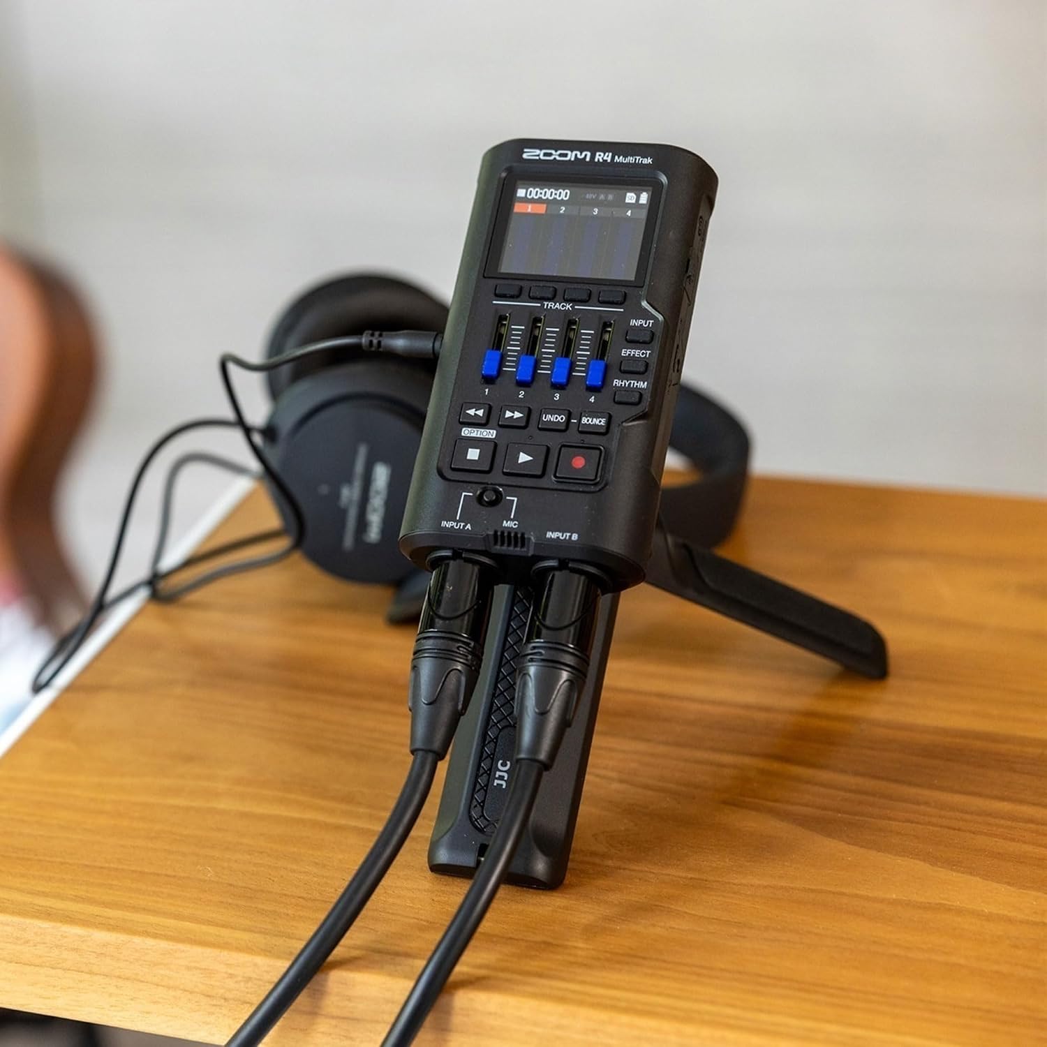 Zoom R4 MultiTrak 32-Bit Float Recorder with 128GB Ultra UHS-I microSDXC Memory Card and Pistol Grip Tabletop Tripod