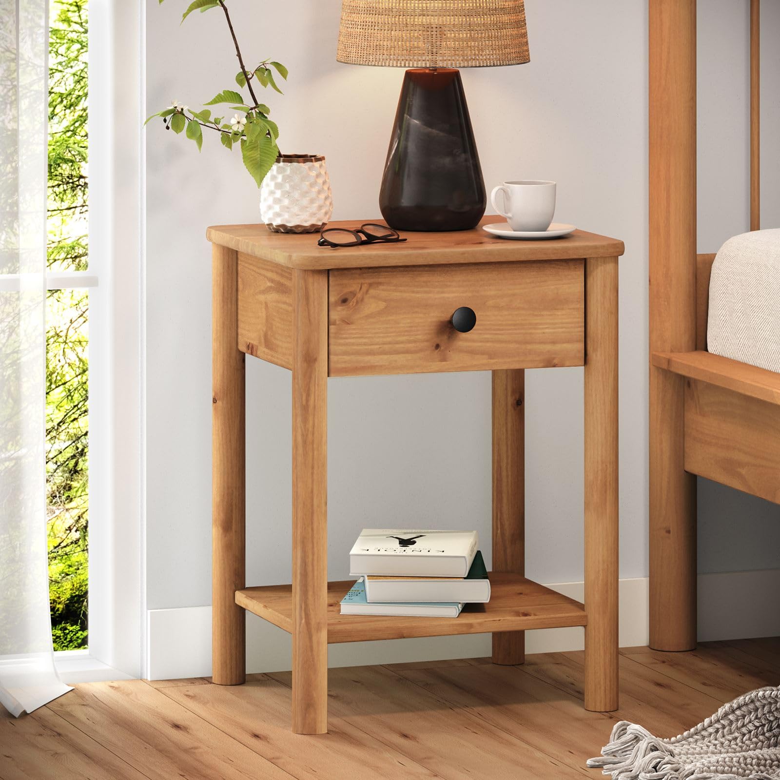 IDIMEX Table de Chevet APOANA avec 1 tiroir et 1 Tablette, Dimensions montées 45 x 55 x 35 cm, pin Massif Coloris chêne, idéal pour Chambre ou Salon, Style Naturel