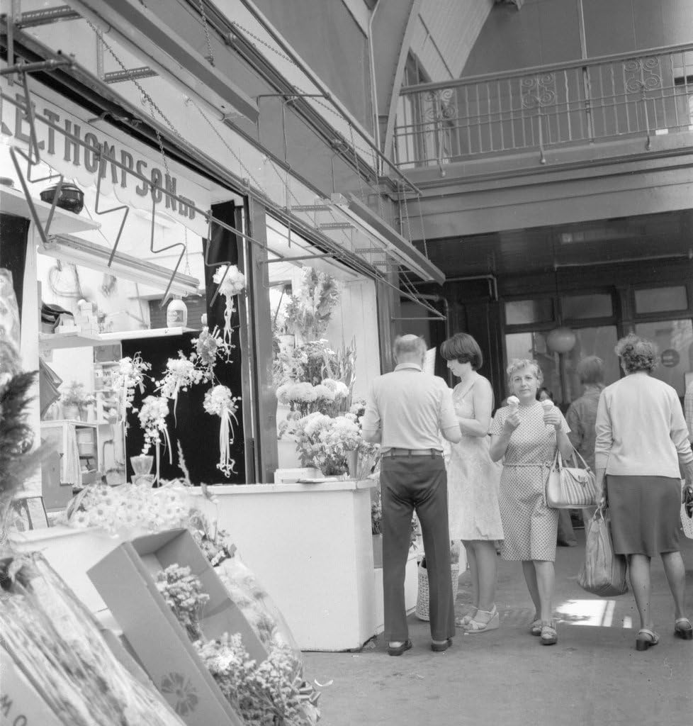 POSTER Ice cream flowers Grainger Market Tyne wear Wall Art Print A3 replica