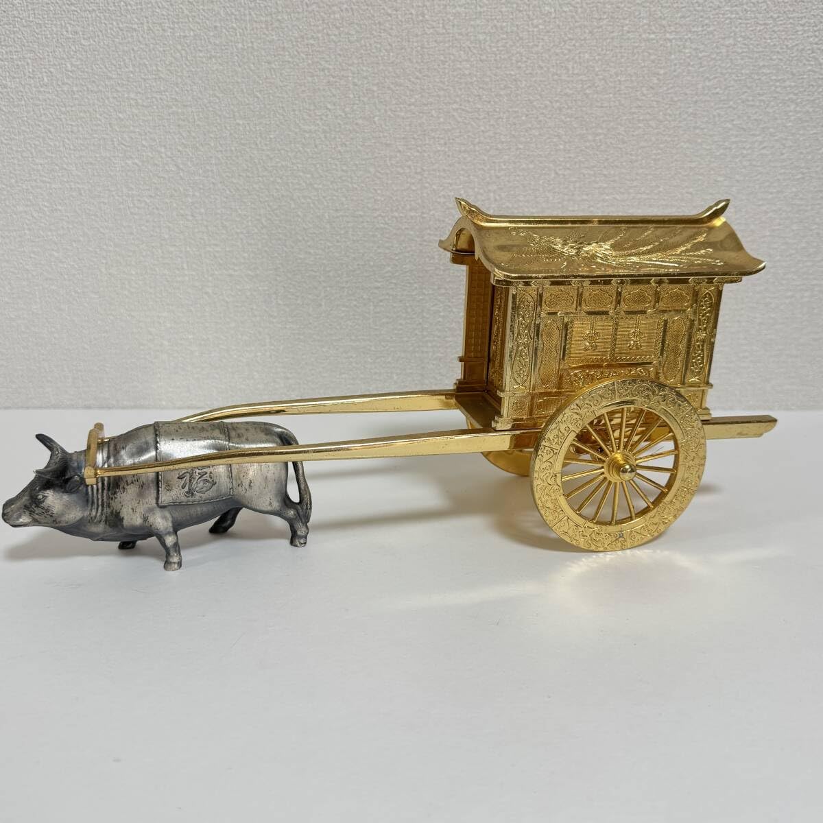 Amazon.co.jp: 天皇皇后両陛下 49年金婚式記念 牛車 黄金御所車
