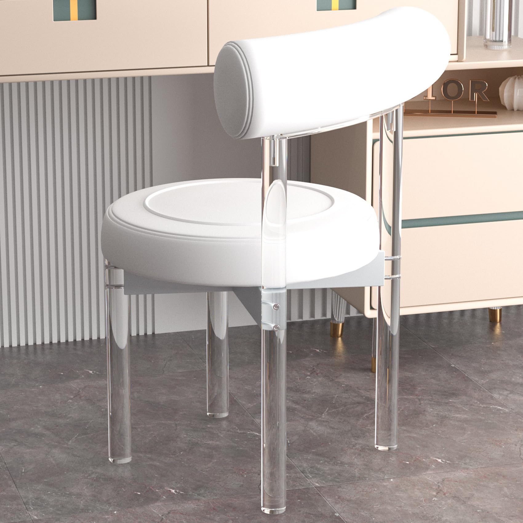 Chaise moderne minimaliste sans accoudoirs pour optimiser l'espace des petits intérieurs